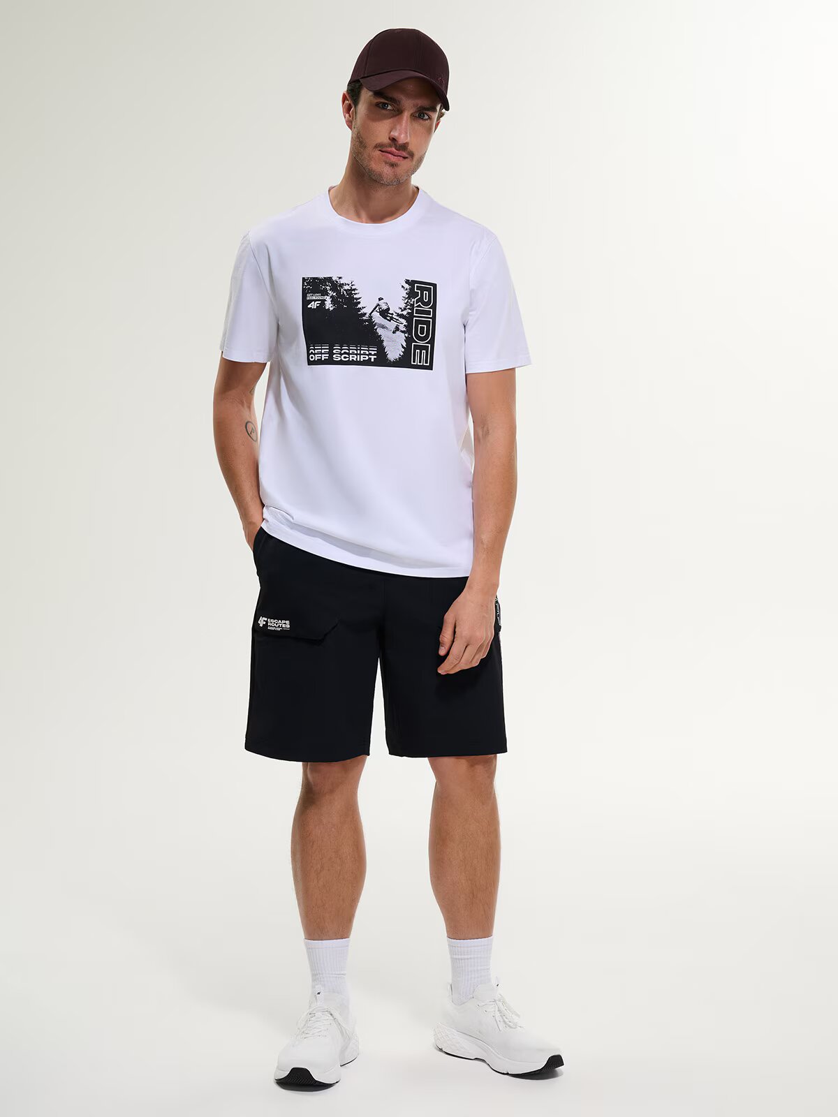 4F Pantaloni scurți casual pentru bărbați - negri M