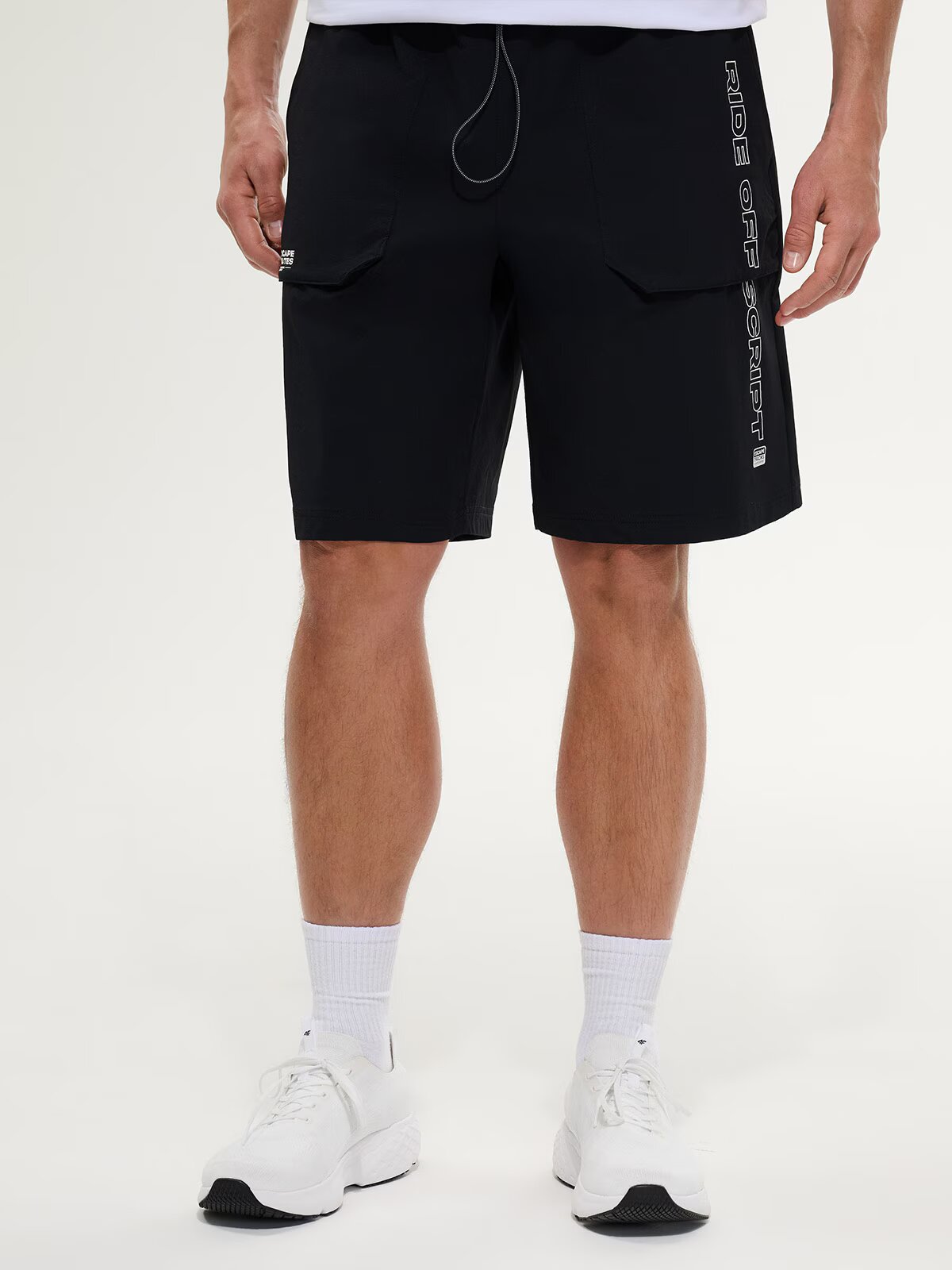 4F Pantaloni scurți casual pentru bărbați - negri M