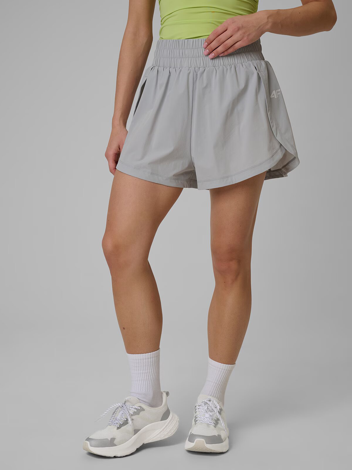 4F Pantaloni scurți de antrenament cu uscare rapidă pentru femei - XL