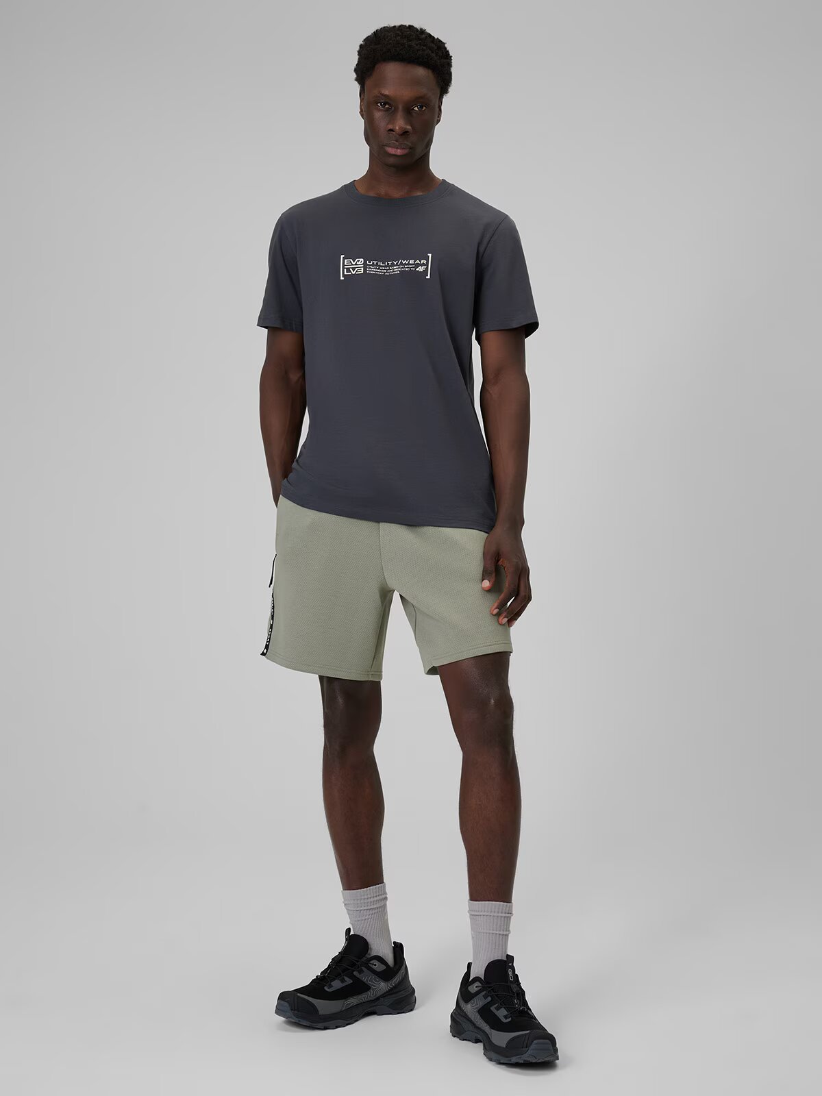 4F Pantaloni scurți de trening pentru bărbați - khaki XL