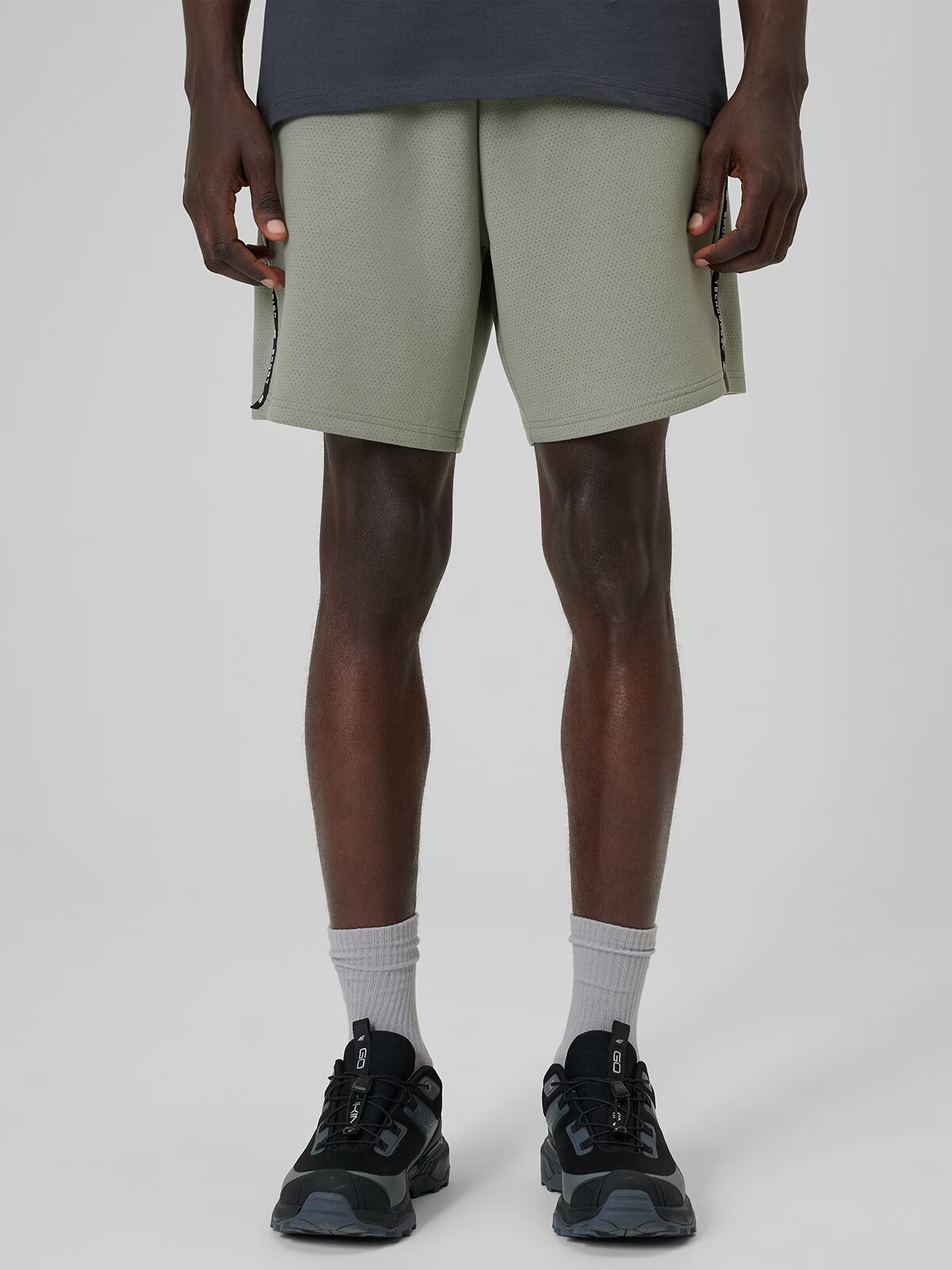 4F Pantaloni scurți de trening pentru bărbați - khaki XL