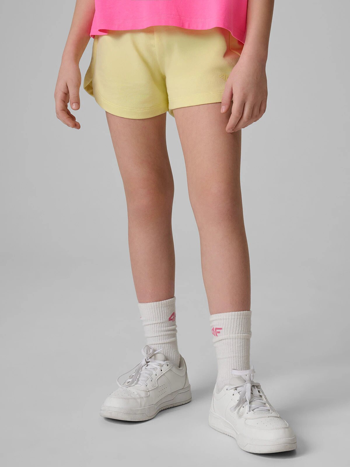 4F Pantaloni scurți de trening pentru fete - galbeni 146