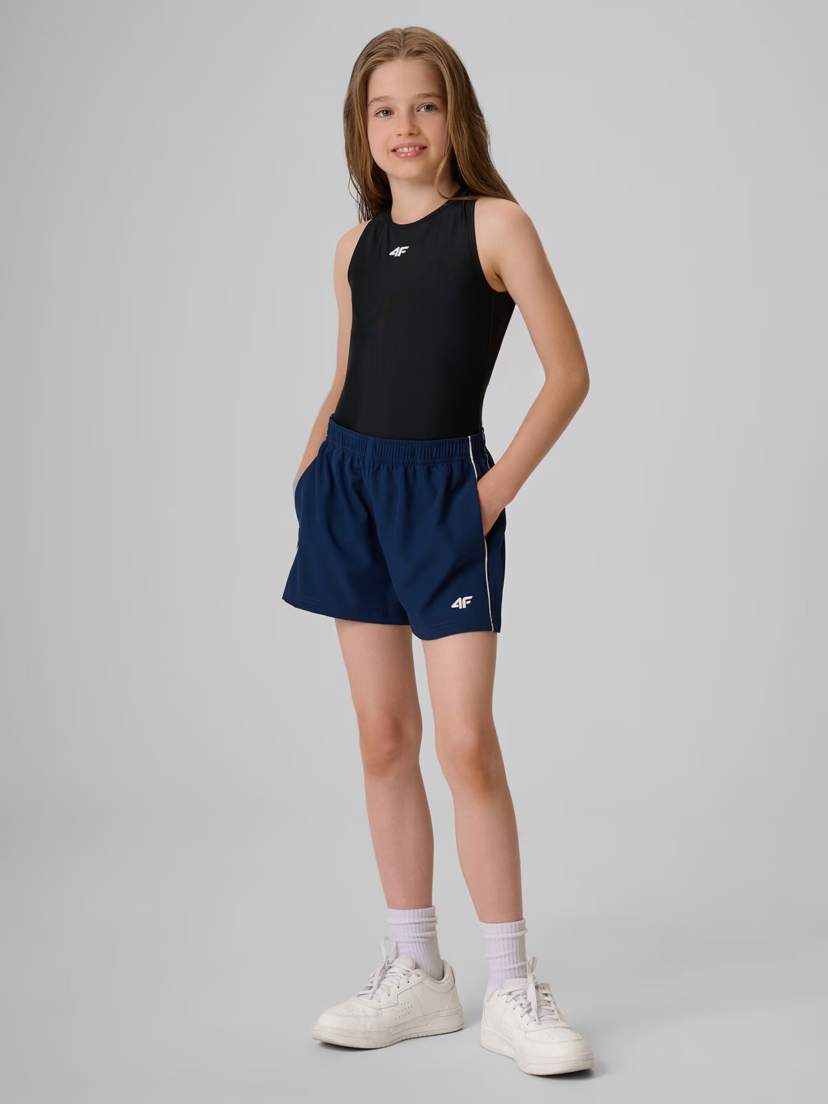 4F Pantaloni scurți de trening sport pentru fete - 146/152 (10-12 ani)