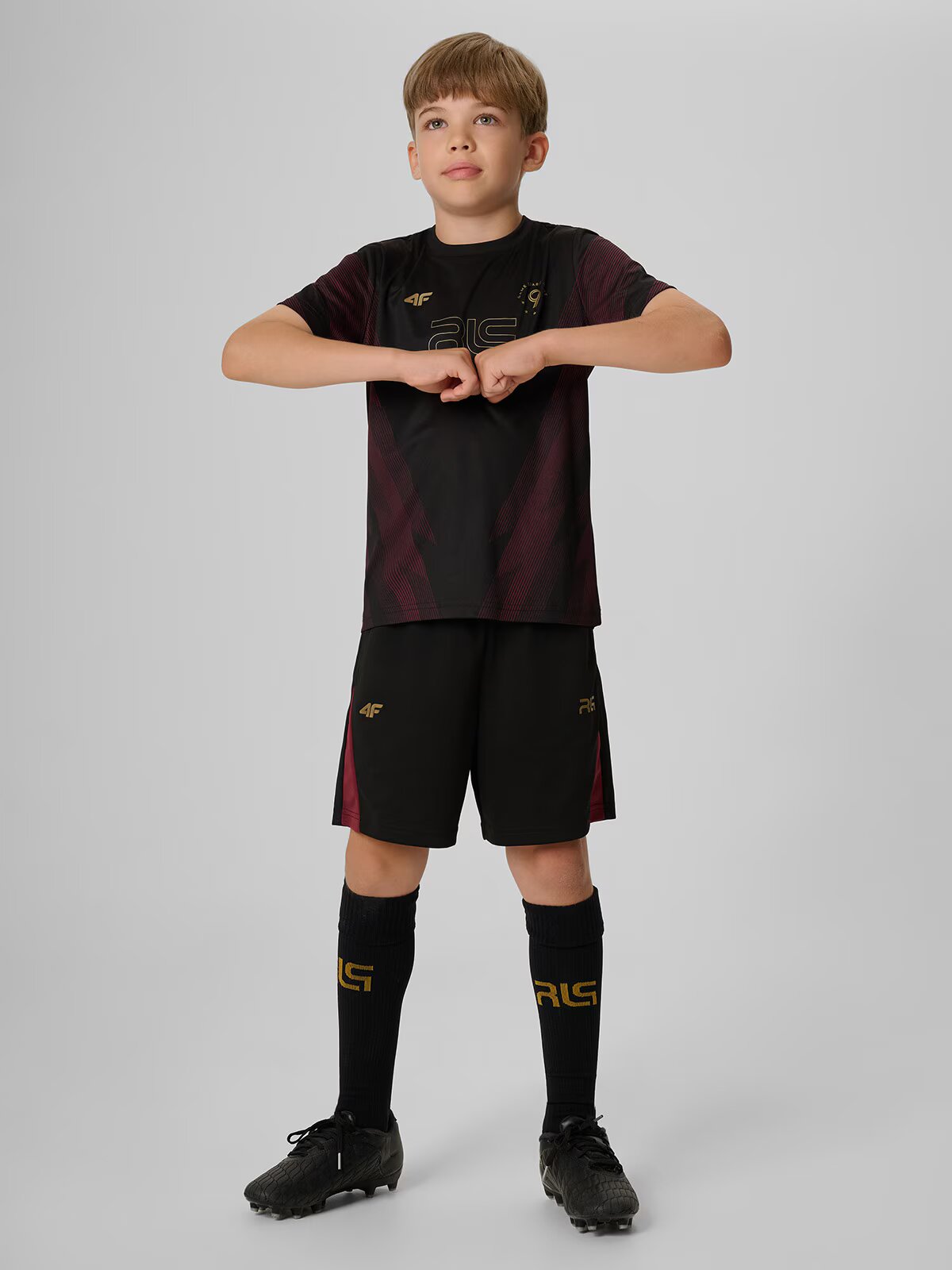 4F Pantaloni scurți fotbal pentru băieți JUNIOR | Robert Lewandowski - negri 134/140 (8-10 ani)