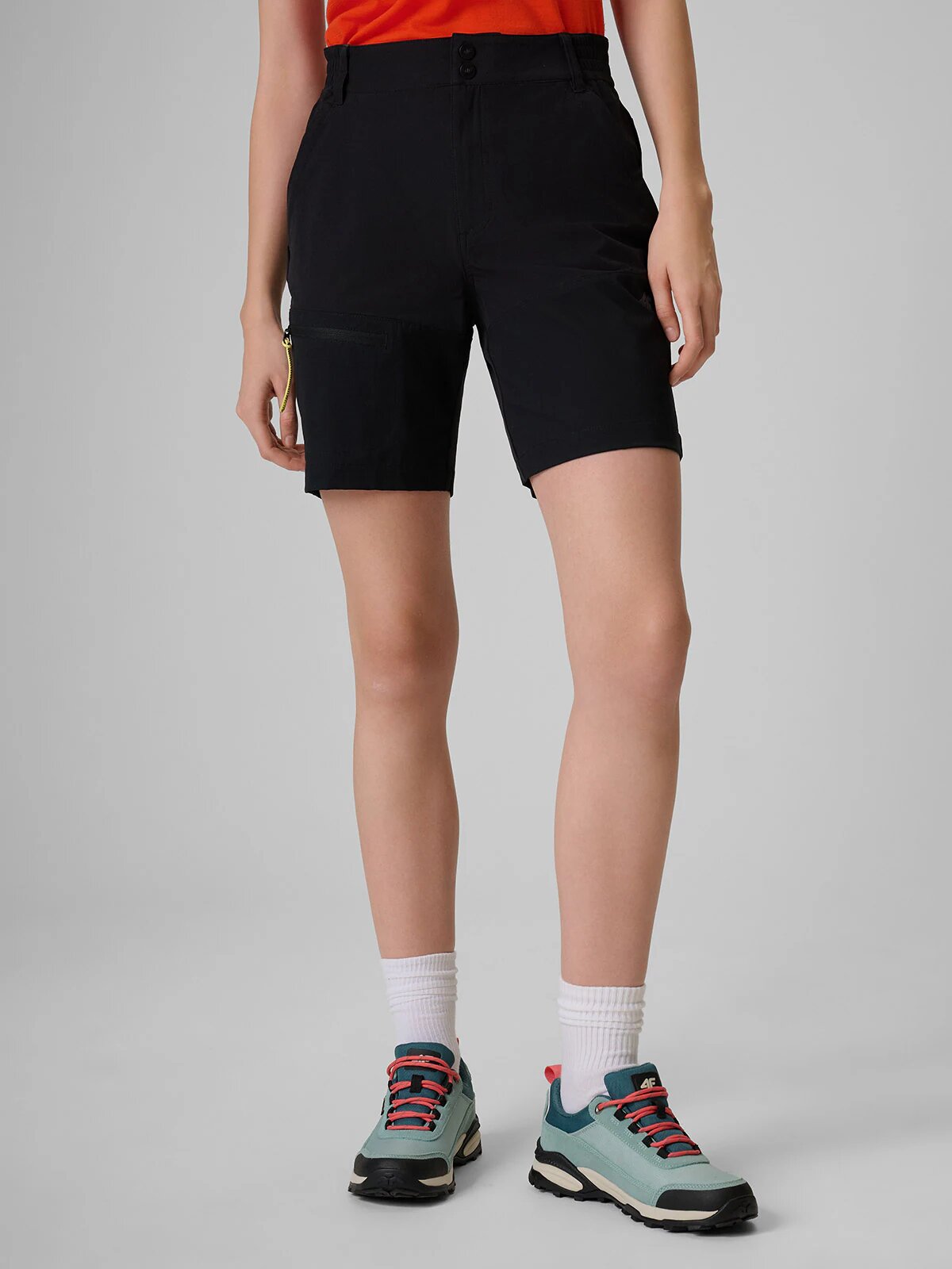 4F Pantaloni scurți trekking cu uscare rapidă pentru femei - negri XS