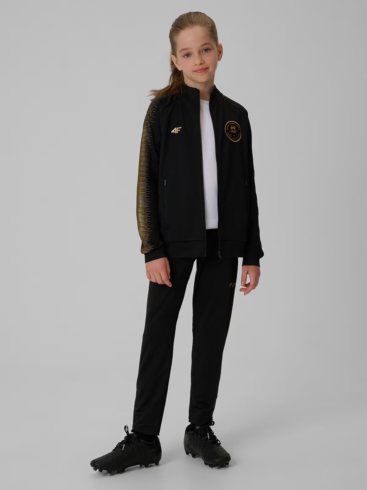 4F Pantaloni sport cu uscare rapidă pentru copii JUNIOR x Robert Lewandowski - negri 134/140 (8-10 ani)