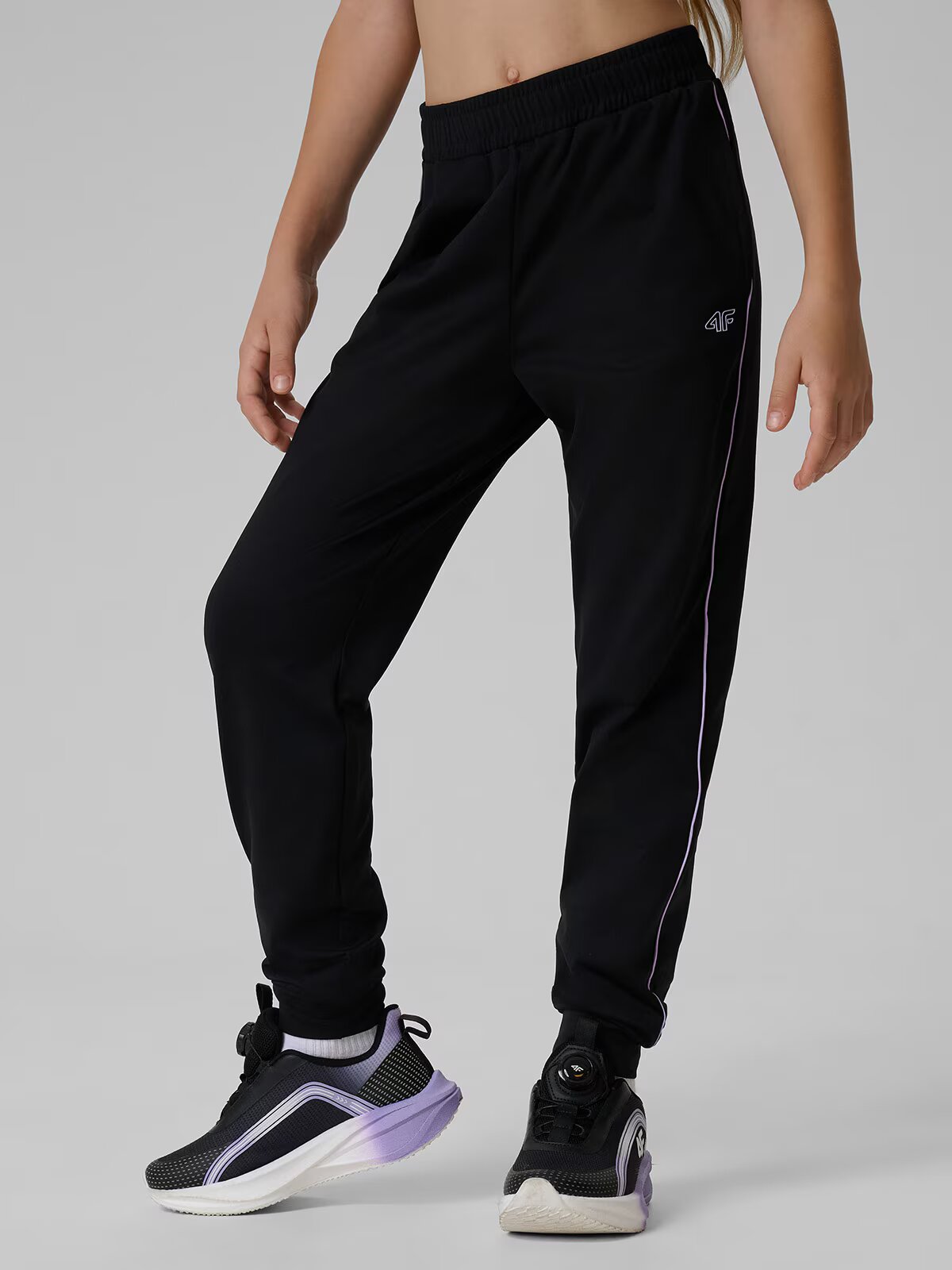 4F Pantaloni sport jogger cu uscare rapidă pentru fete - 134/140 (8-10 ani)
