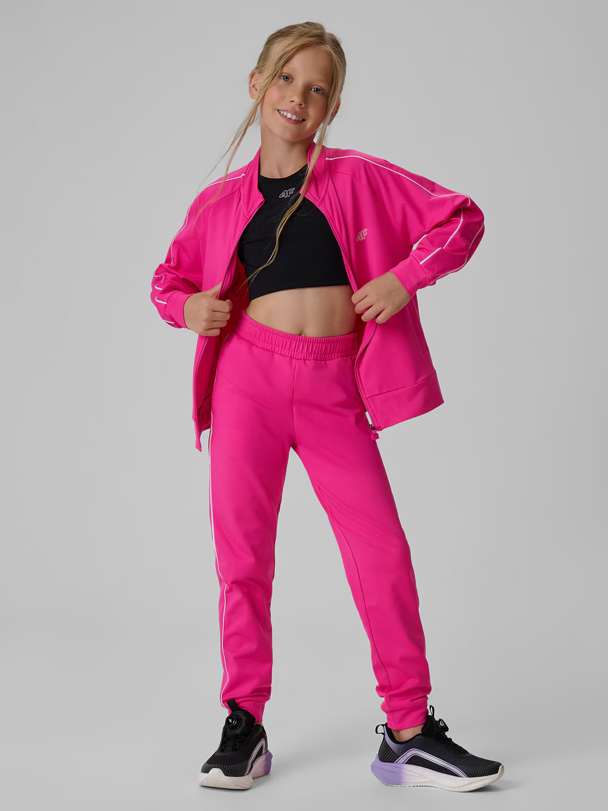 4F Pantaloni sport jogger cu uscare rapidă pentru fete - 134/140 (8-10 ani)