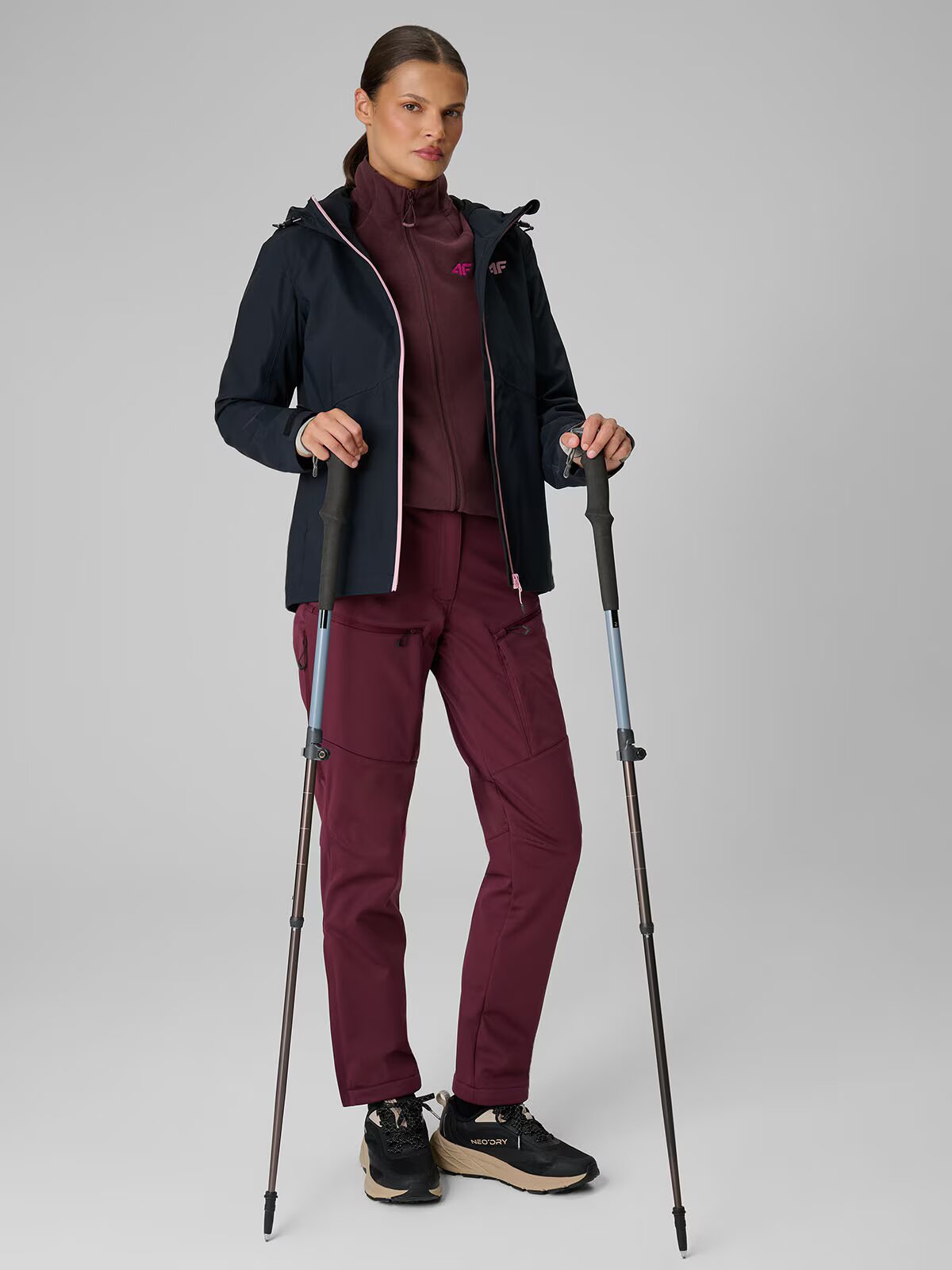 4F Pantaloni trekking softshell rezistenți la vânt cu membrană 8000 pentru femei - burgundy M