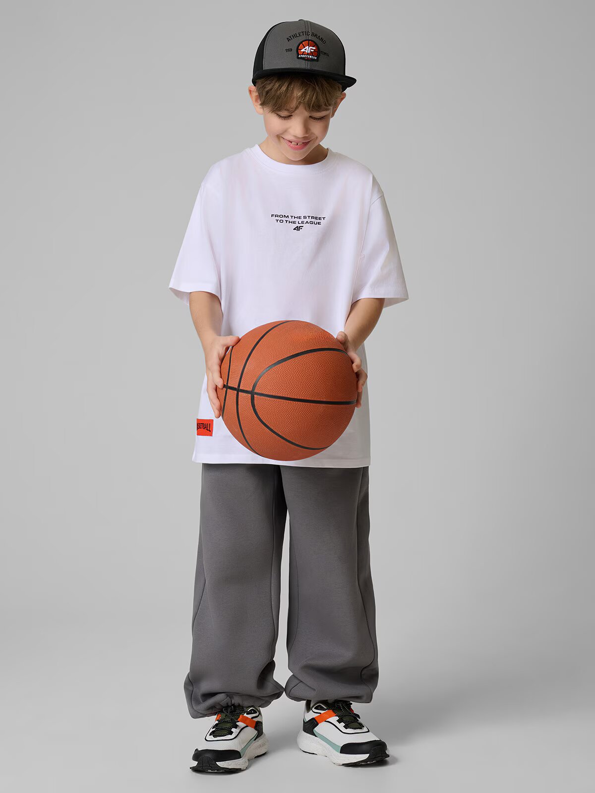 4F Pantaloni trening jogger băieți - 146/152 (10-12 ani)