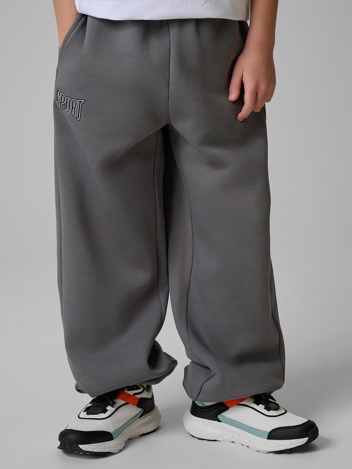 4F Pantaloni trening jogger băieți - 146/152 (10-12 ani)