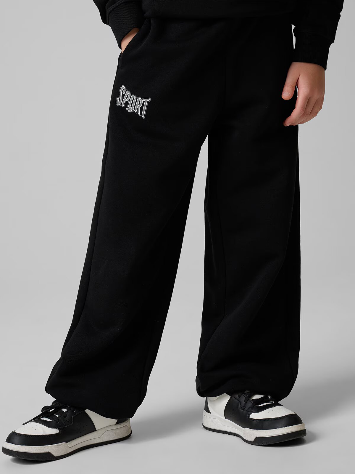 4F Pantaloni trening jogger băieți - negri 134/140 (8-10 ani)