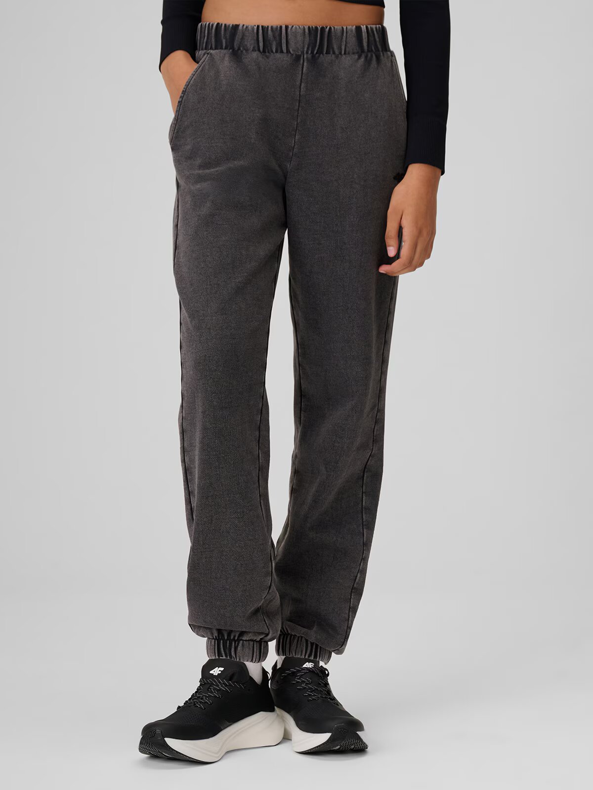 4F Pantaloni trening jogger pentru femei - L