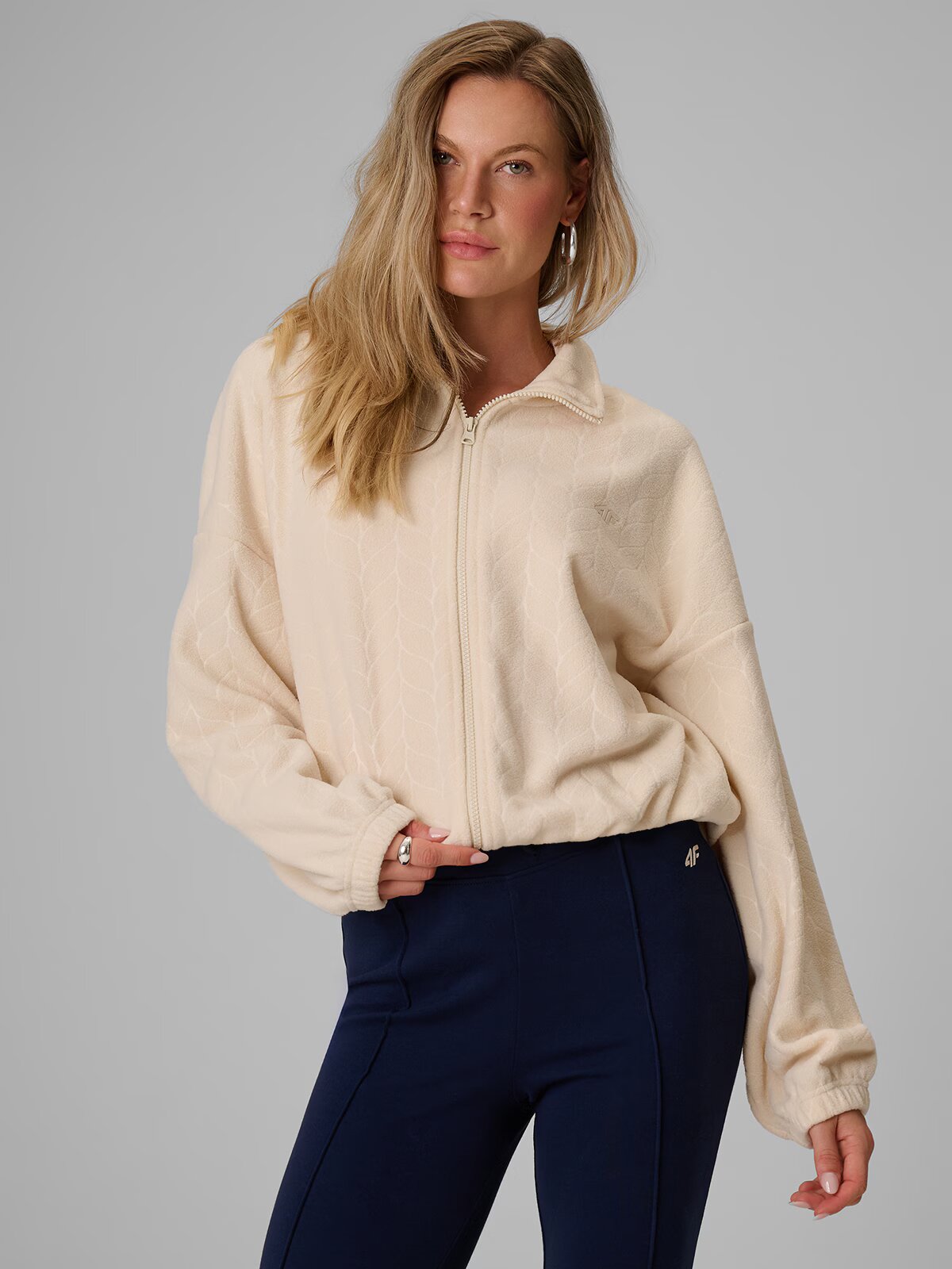 4F Polar cu guler loose pentru femei - crem XL
