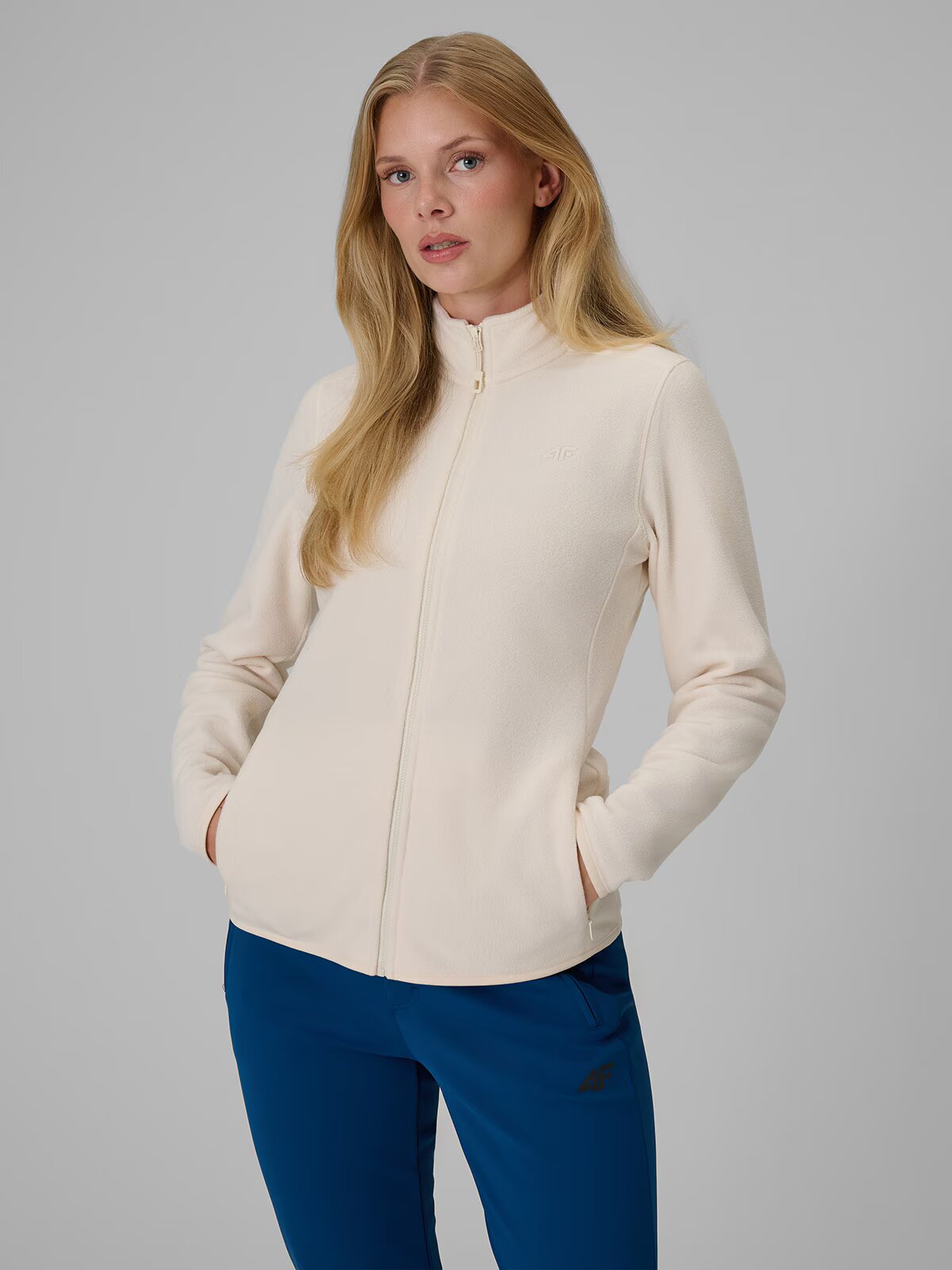 4F Polar slim cu guler pentru femei - crem XS