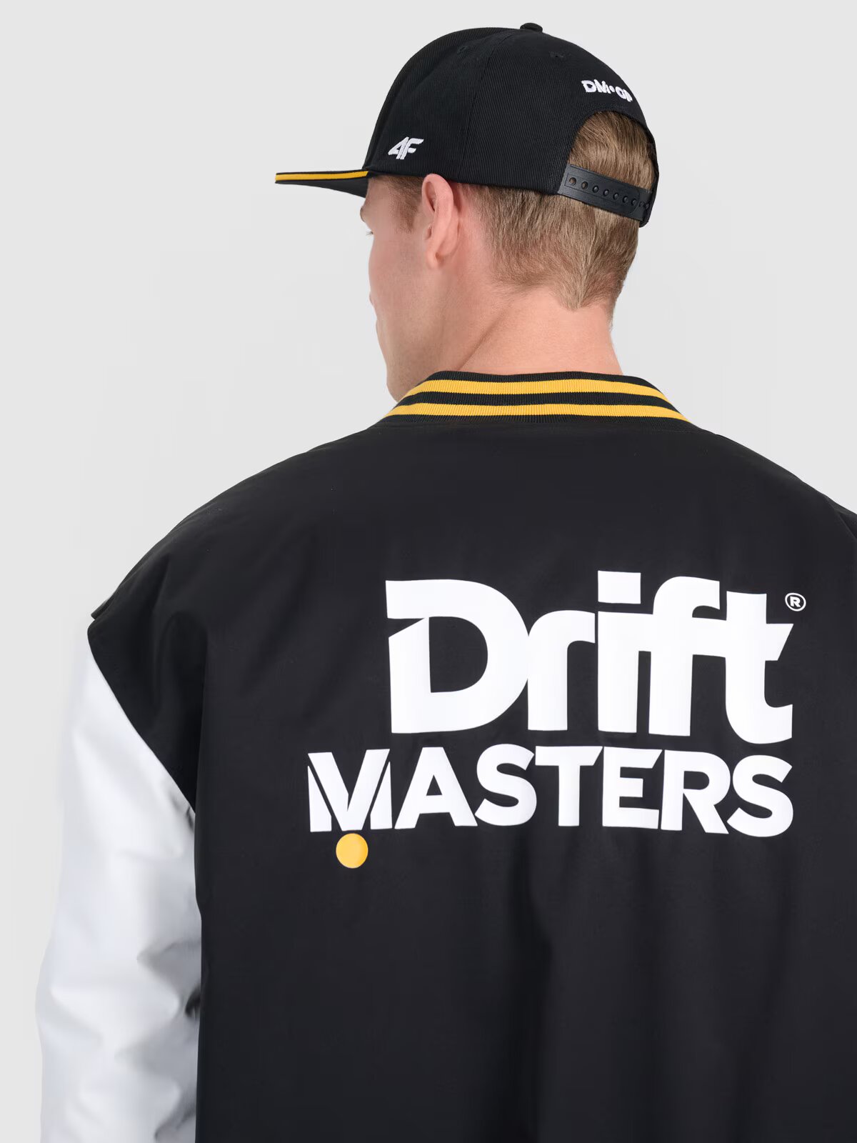 4F Șapca cu cozoroc trucker snapback x Drift Masters - neagră L/XL