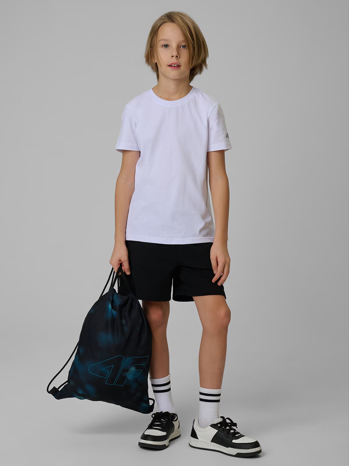 4F Set de sport pentru educație fizică (tricou+șort+săculeț) pentru băieți - 146/152 (10-12 ani)