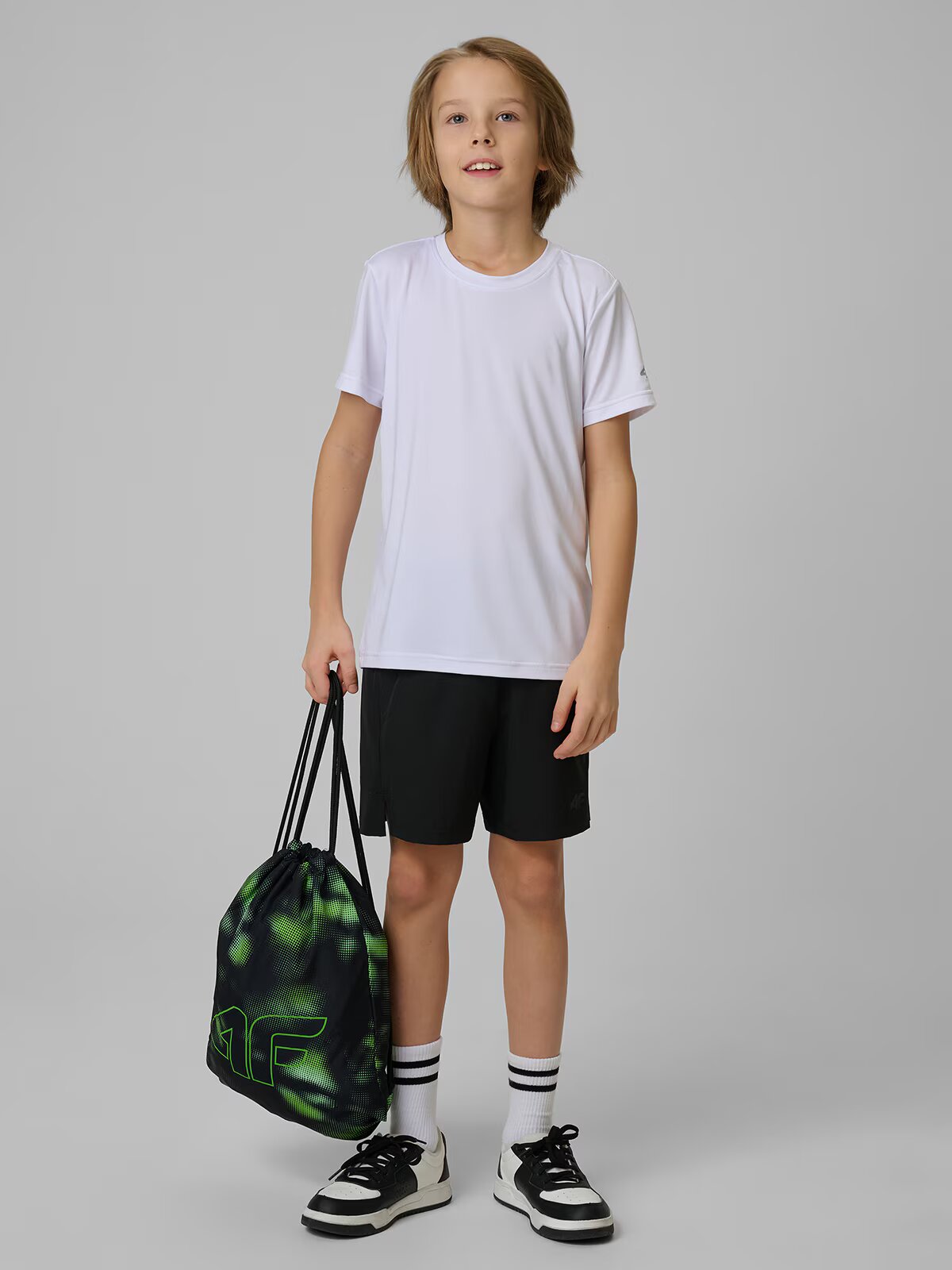 4F Set de sport pentru educație fizică (tricou+șort+săculeț) pentru băieți - 134/140 (8-10 ani)
