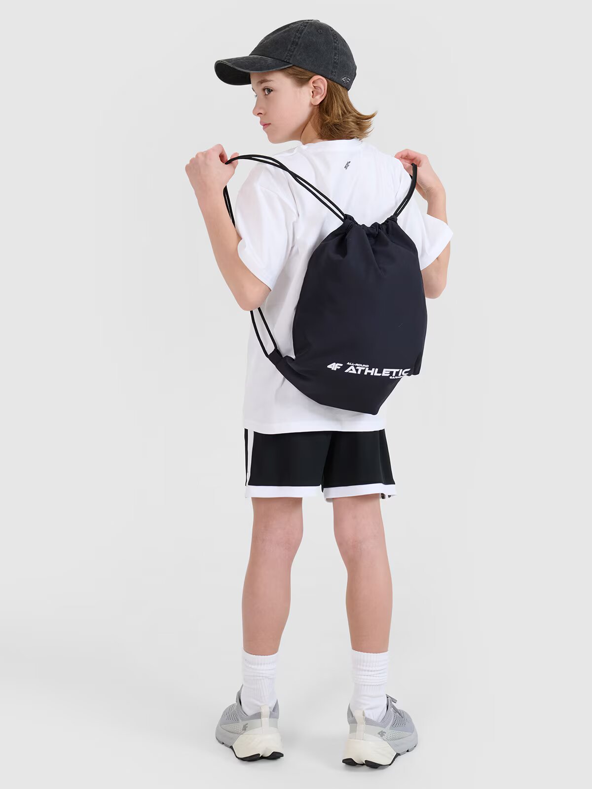 4F Set de sport pentru educație fizică (tricou+șort+săculeț) pentru copii - 134/140 (8-10 ani)