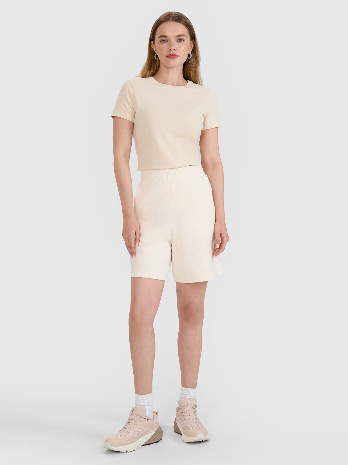 4F Șort de trening din tricot structural pentru femei - crem XS
