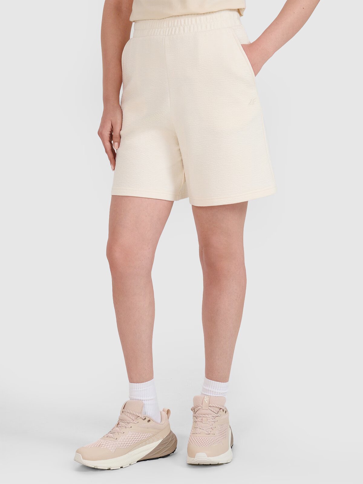 4F Șort de trening din tricot structural pentru femei - crem XS