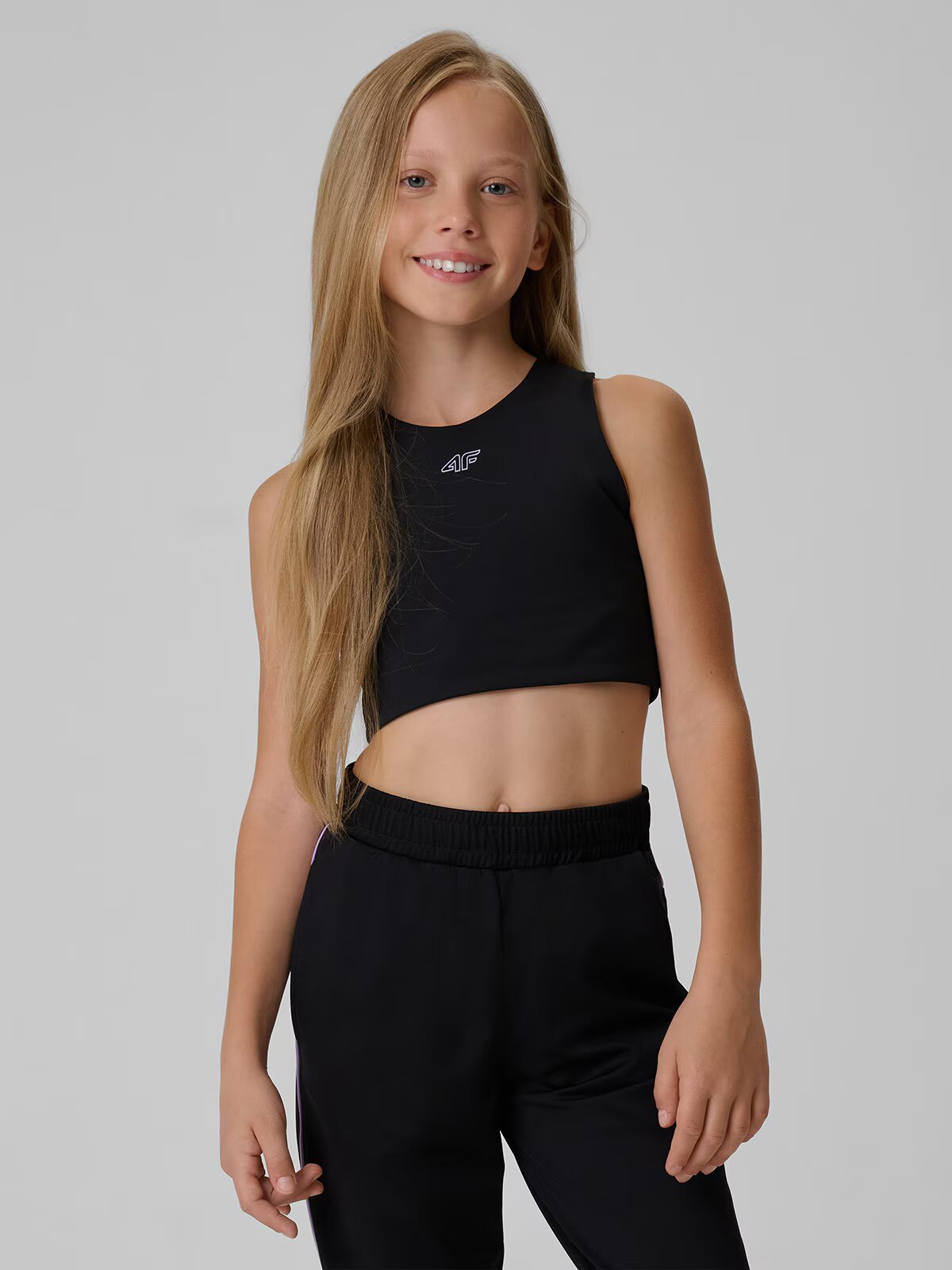 4F Sutien sport pentru fete - 122/128 (6-8 ani)