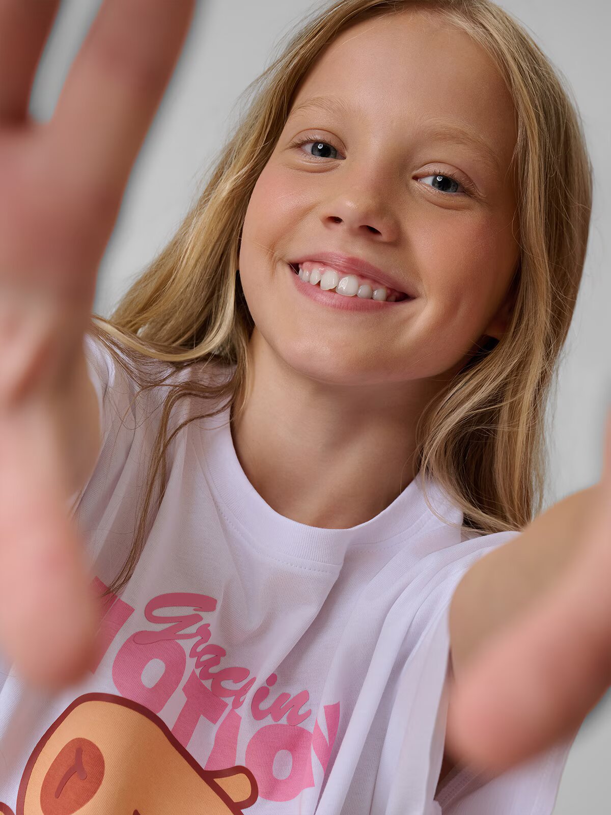 4F T-shirt loose cu imprimeu pentru fete - 134/140 (8-10 ani)