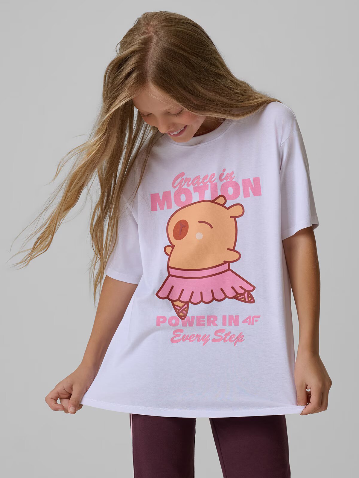 4F T-shirt loose cu imprimeu pentru fete - 134/140 (8-10 ani)