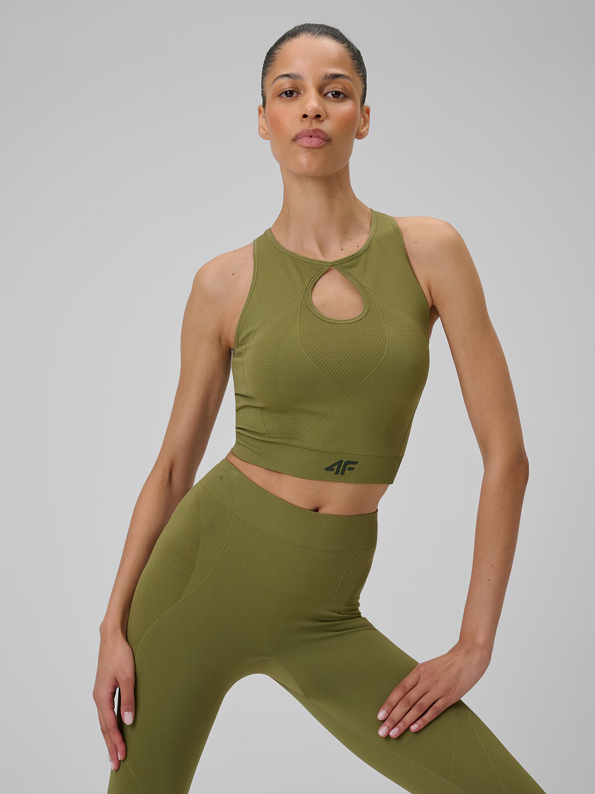 4F Top de yoga slim cu uscare rapidă pentru femei - olive M/L