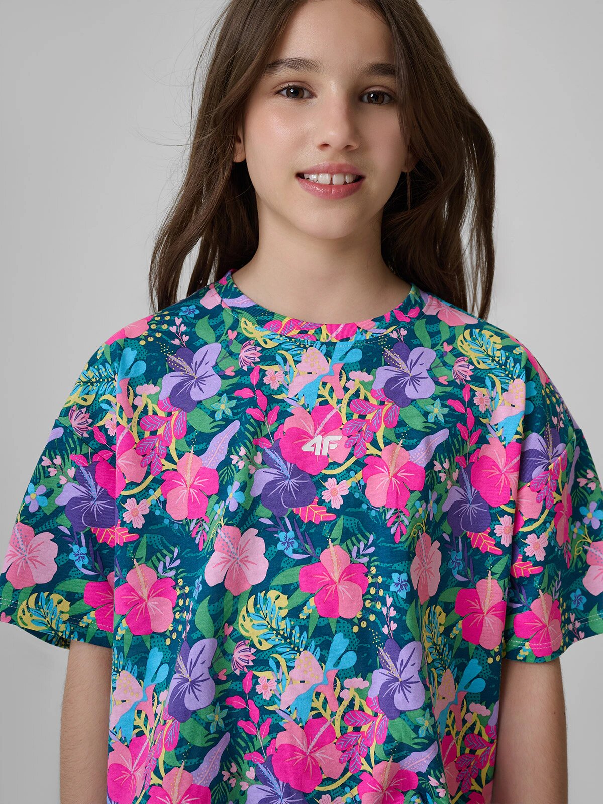 4F Tricou boxy cu imprimeu pentru fete - 122/128 (6-8 ani)