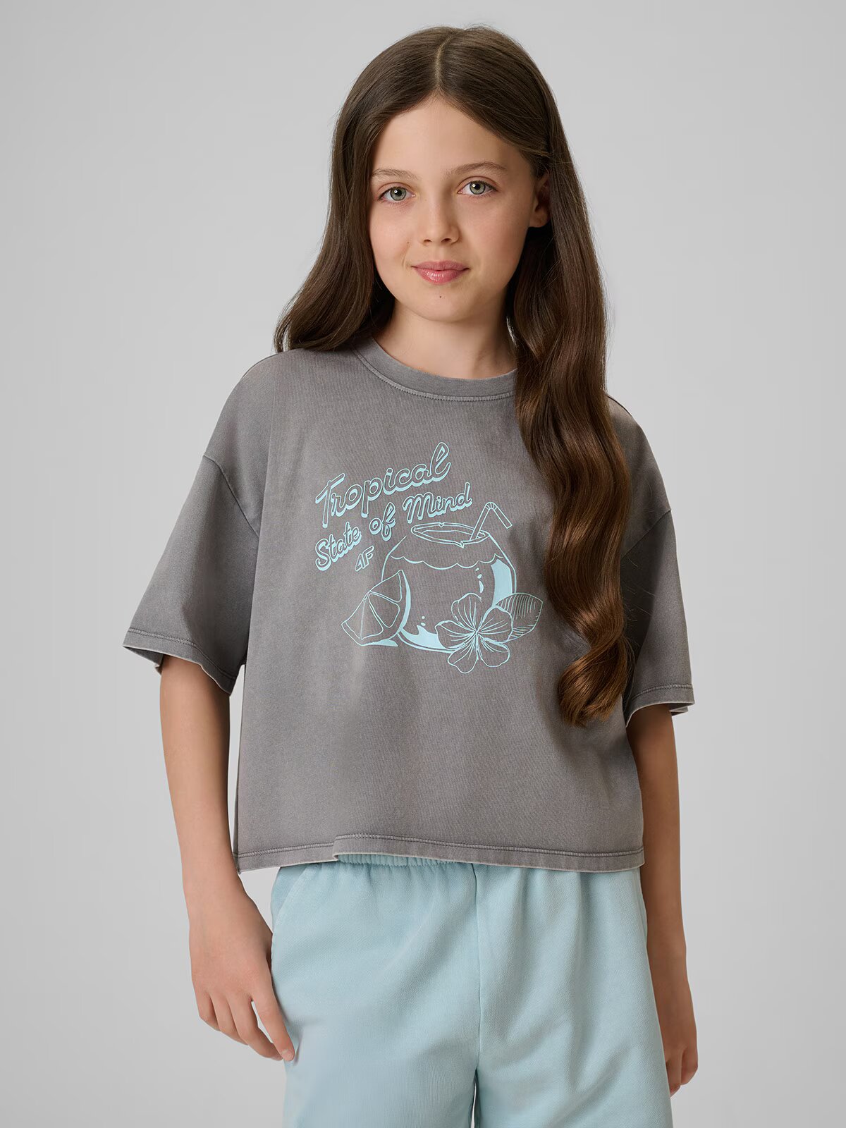 4F Tricou loose crop top cu imprimeu pentru fete - 146/152 (10-12 ani)
