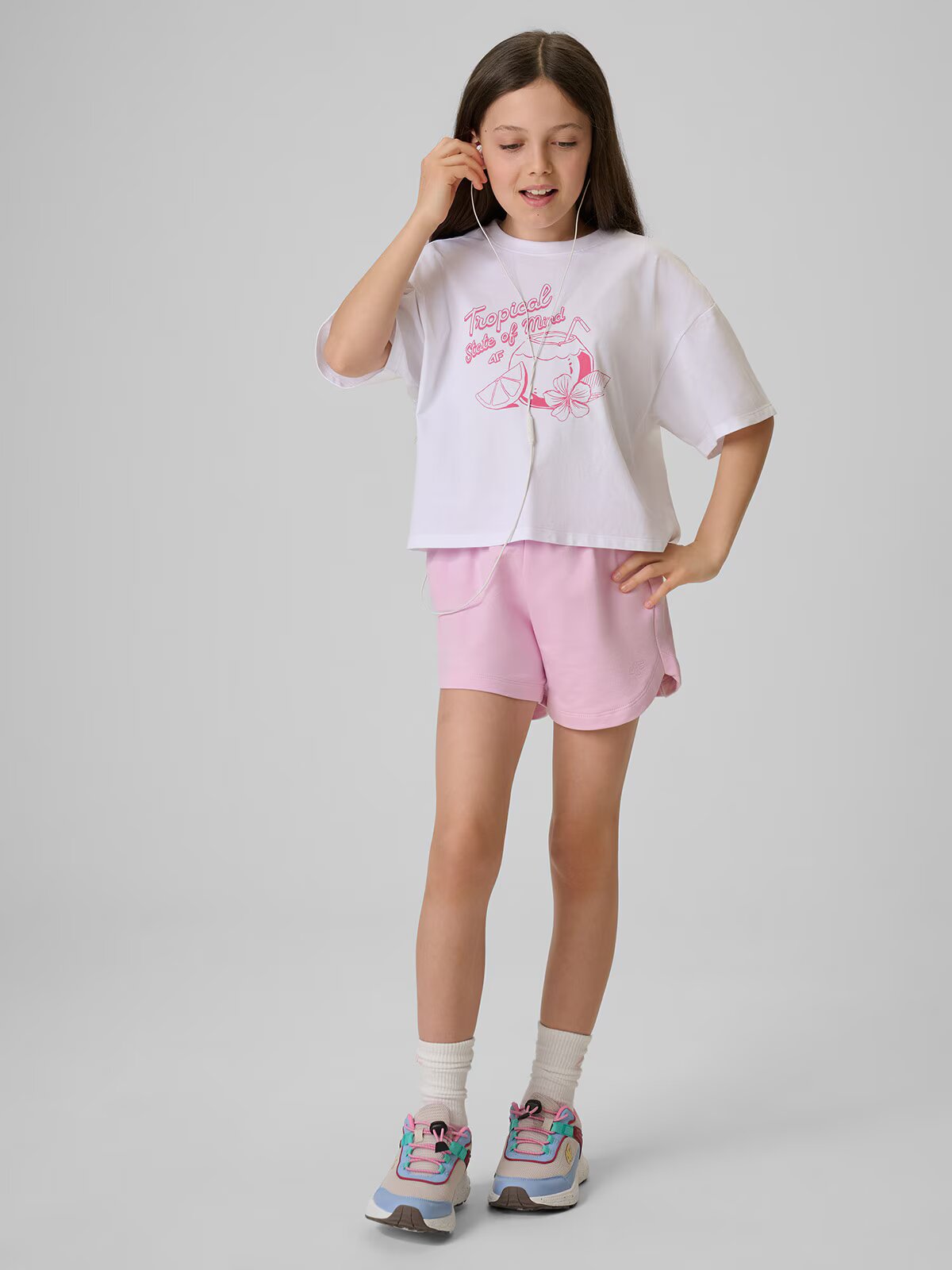 4F Tricou loose crop top cu imprimeu pentru fete - 134/140 (8-10 ani)