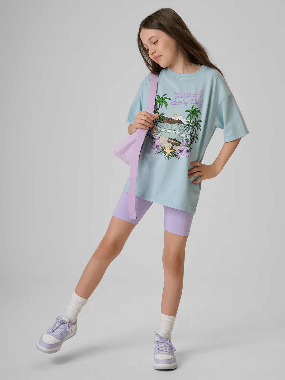 4F Tricou loose cu imprimeu pentru fete - 122/128 (6-8 ani)