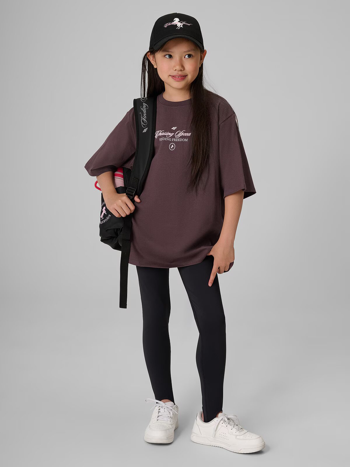4F Tricou loose cu imprimeu pentru fete - 122/128 (6-8 ani)