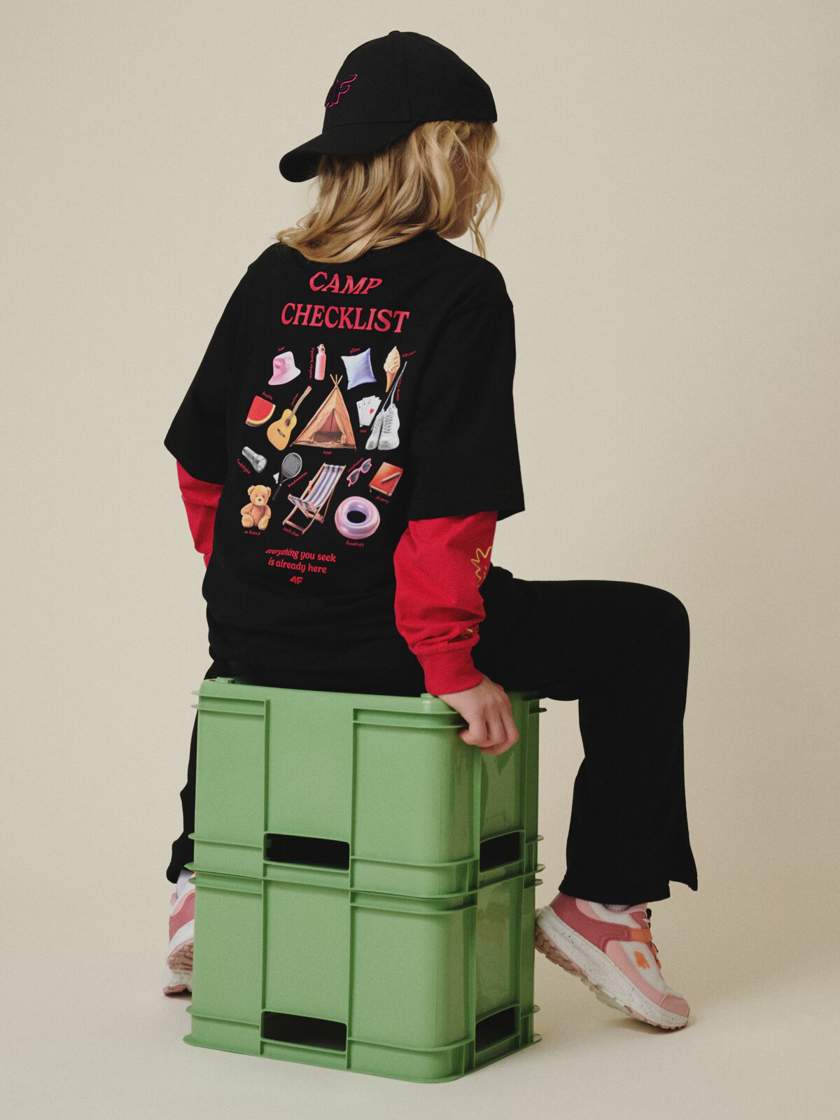 4F Tricou loose cu imprimeu pentru fete - 122/128 (6-8 ani)