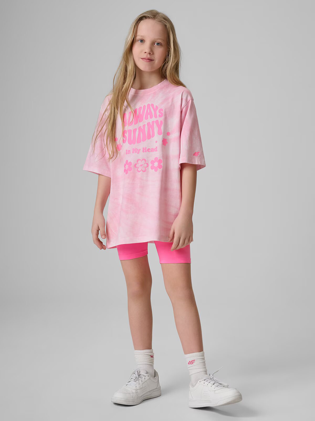 4F Tricou loose cu imprimeu pentru fete - 122/128 (6-8 ani)