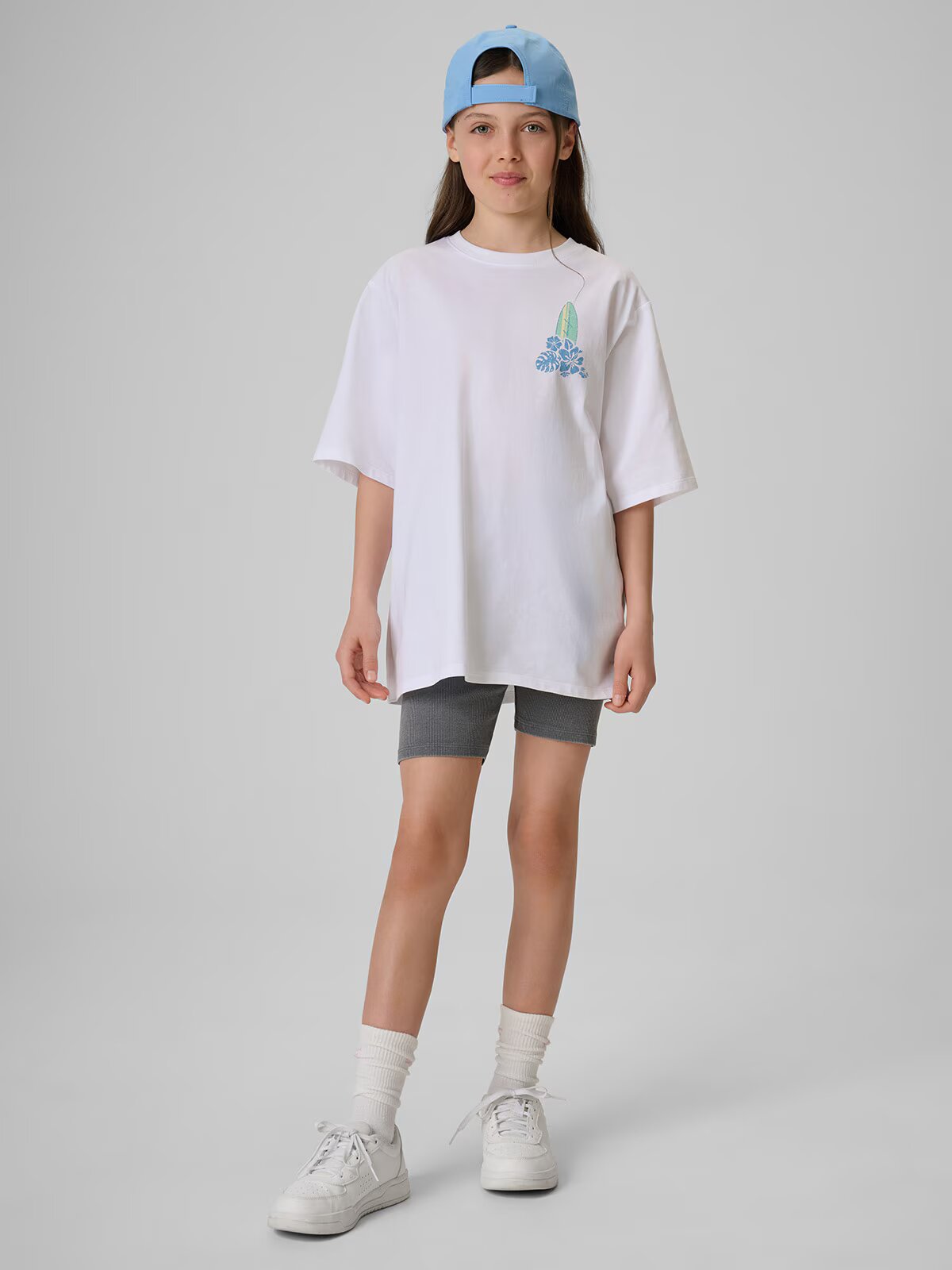 4F Tricou loose cu imprimeu pentru fete - 122/128 (6-8 ani)