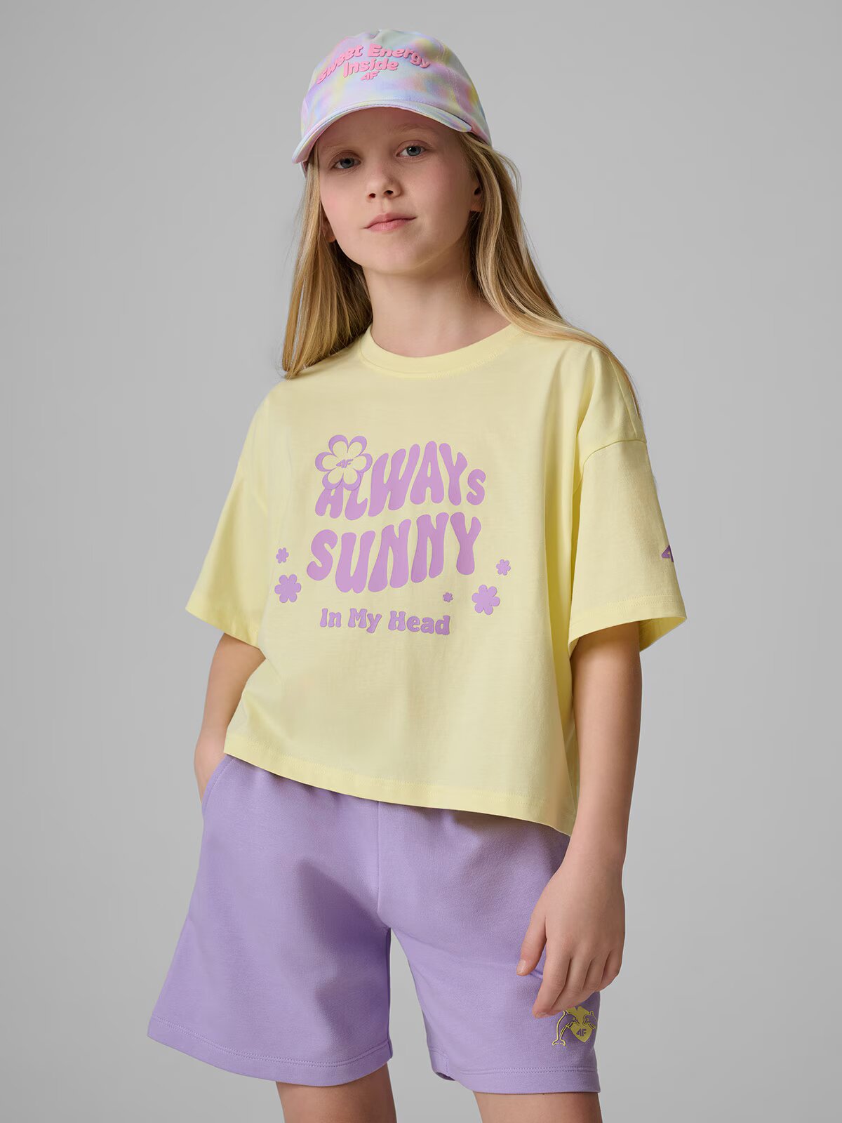 4F Tricou loose cu imprimeu pentru fete - 122/128 (6-8 ani)