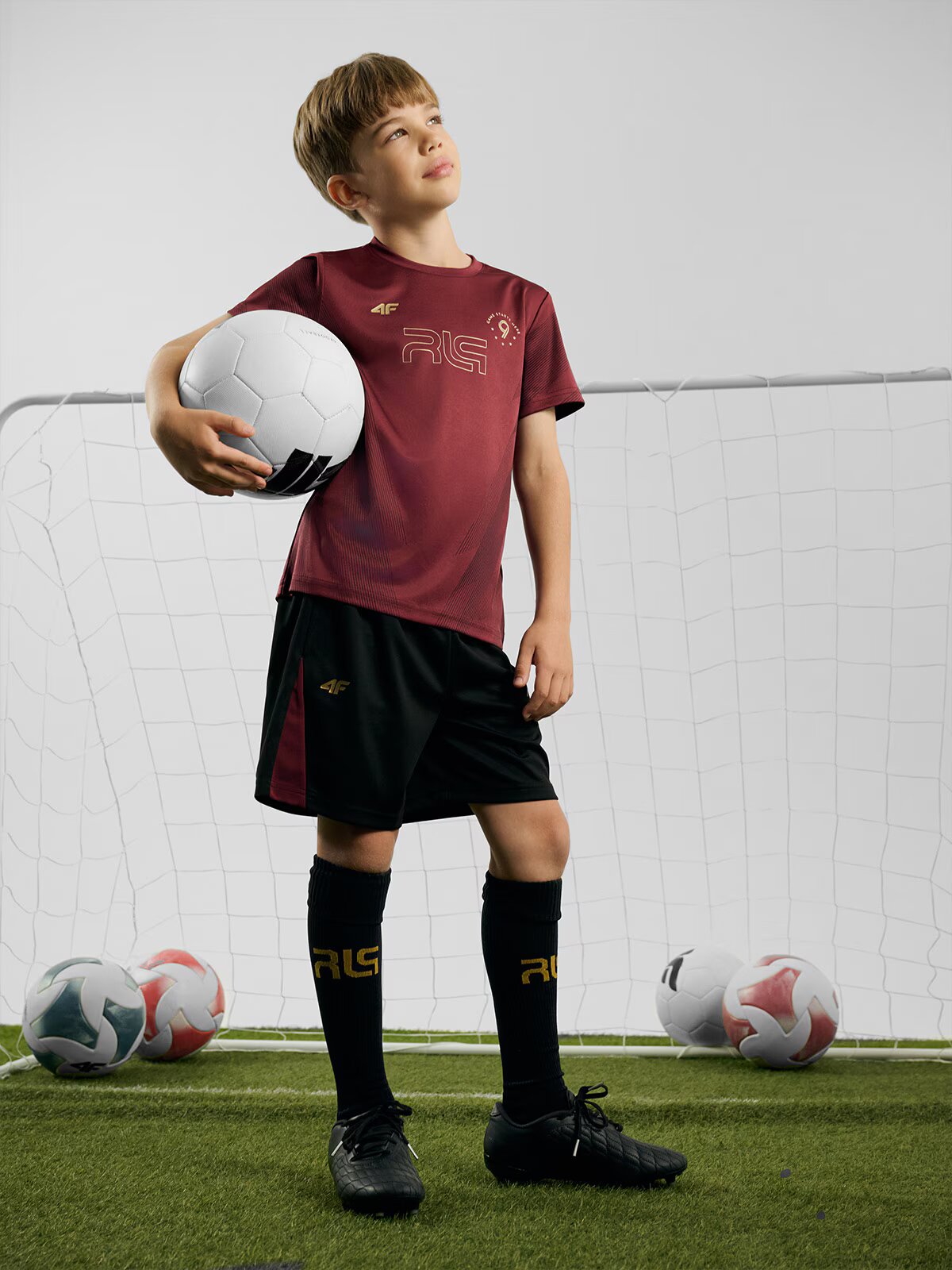 4F Tricou regular fotbal pentru băieți JUNIOR | Robert Lewandowski - burgundy 122/128 (6-8 ani)
