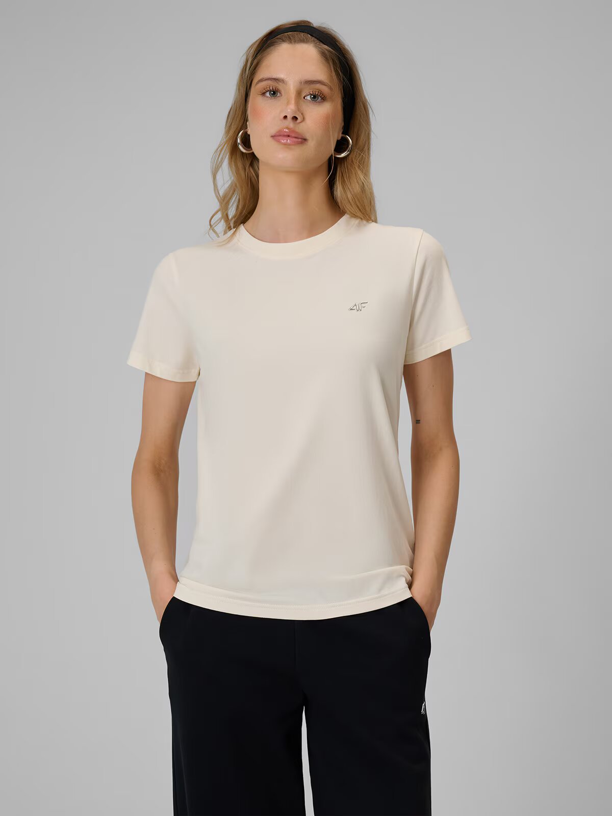 4F Tricou regular simplu pentru femei - crem M