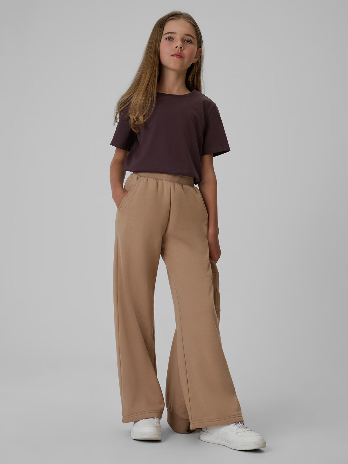 4F Tricou regular simplu pentru fete - maro 140
