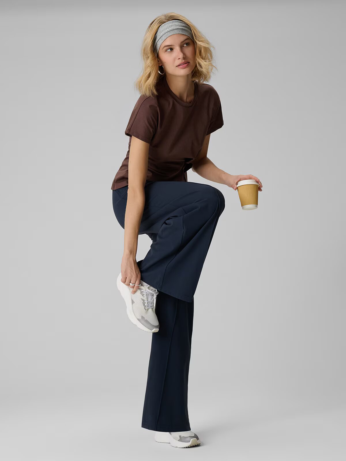 4F Tricou slim cu fronseu pentru femei - maro M