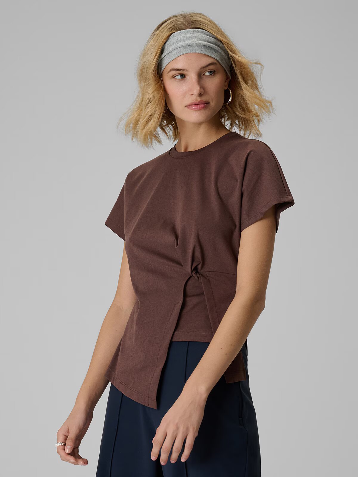 4F Tricou slim cu fronseu pentru femei - maro M