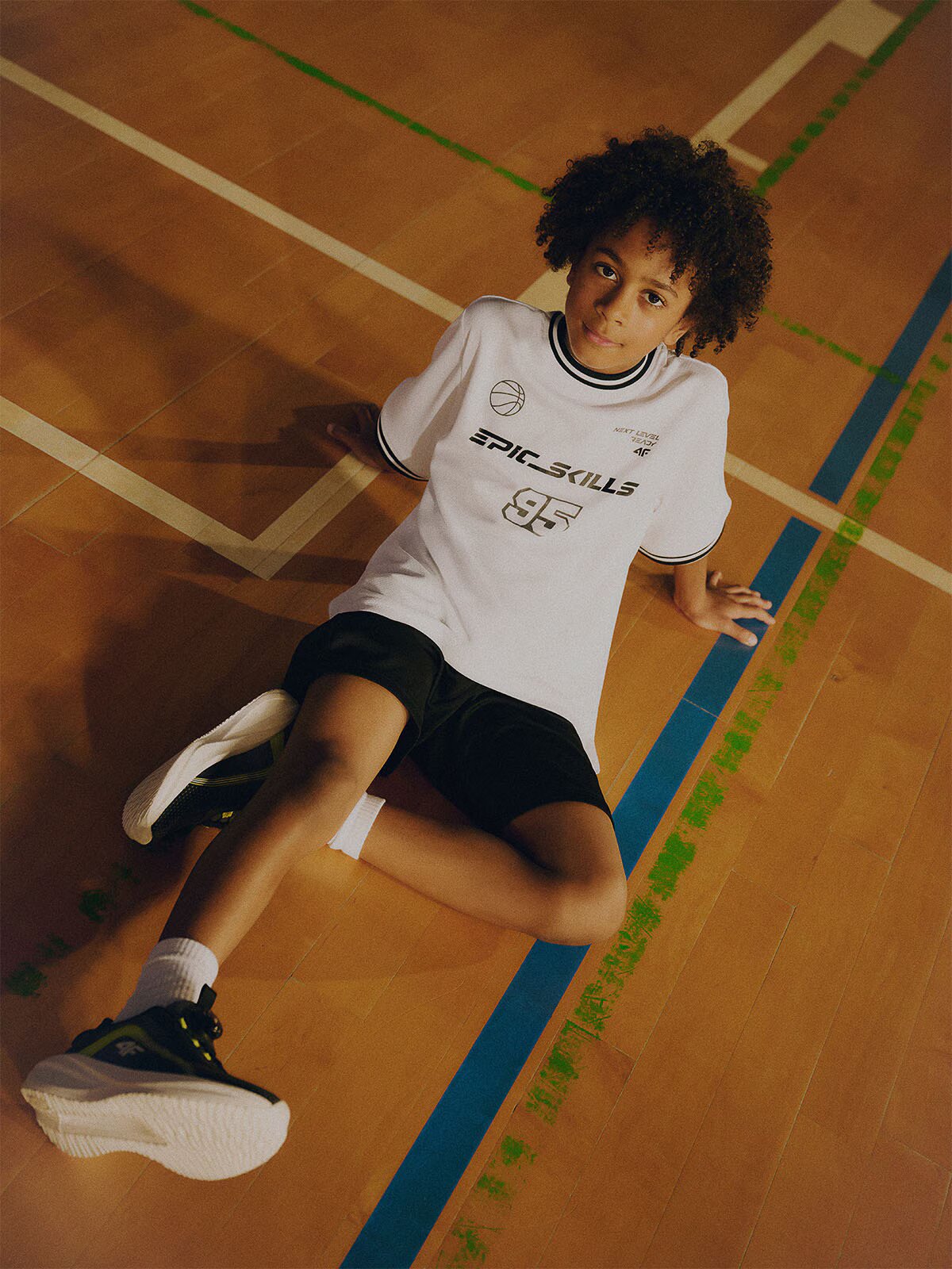 4F Tricou sport loose cu uscare rapidă pentru băieți - 122/128 (6-8 ani)