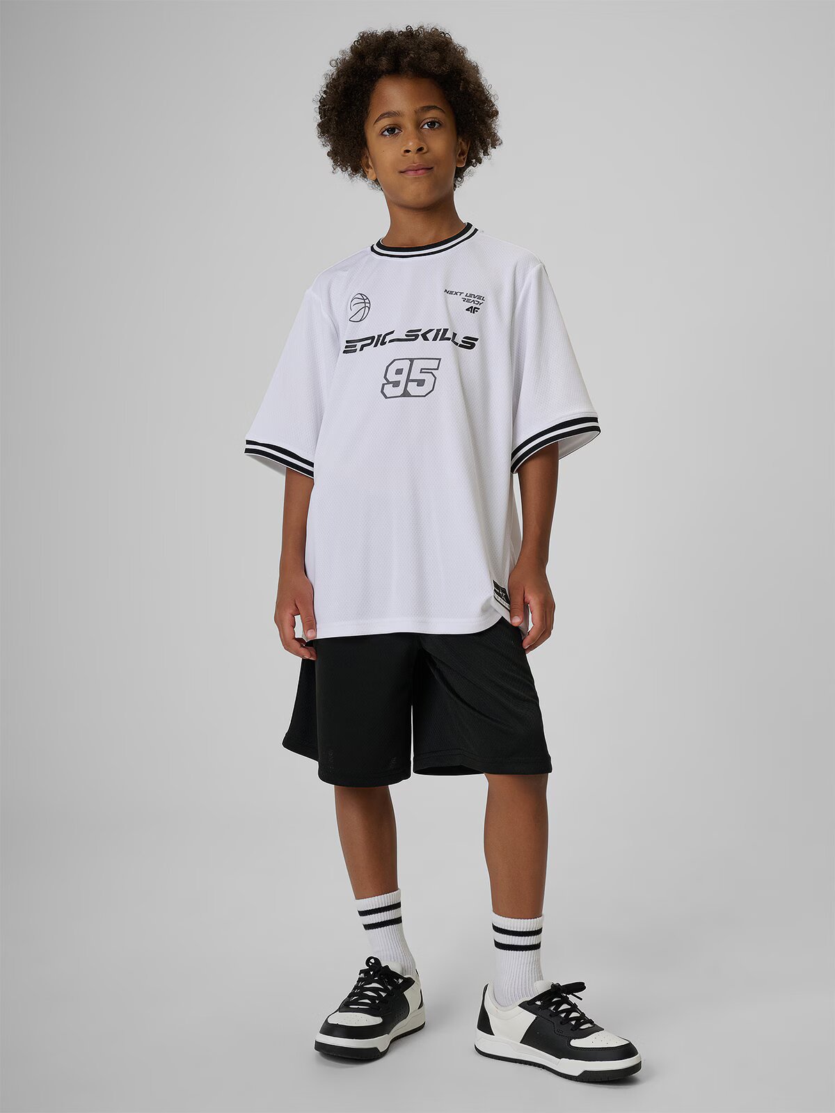 4F Tricou sport loose cu uscare rapidă pentru băieți - 122/128 (6-8 ani)