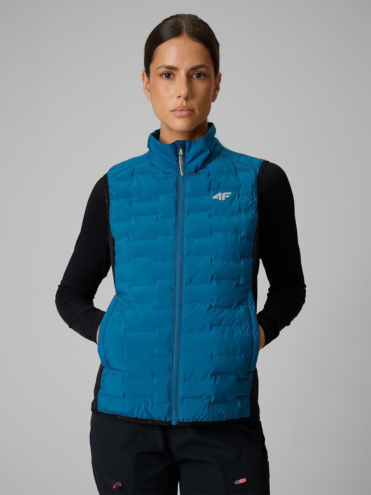 4F Vestă trekking cu umplutură Primaloft Silver pentru femei - XS