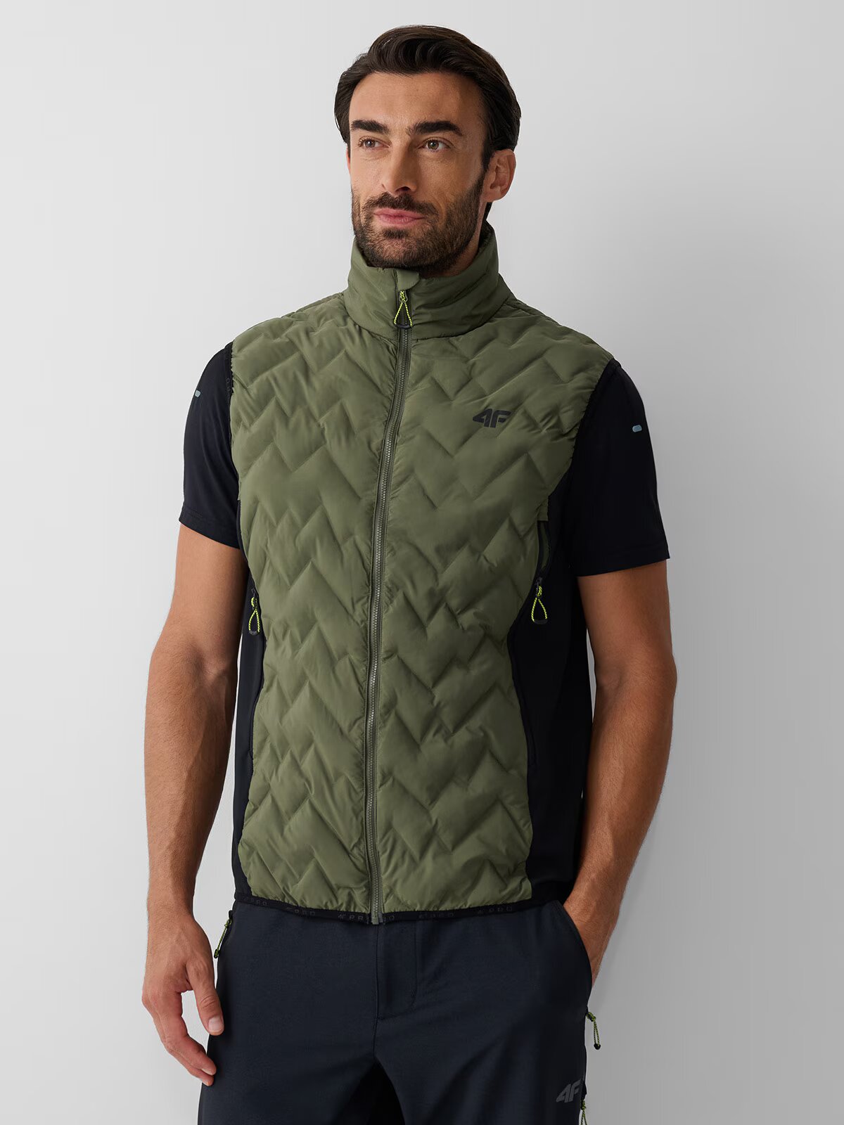 4F Vestă trekking PRO cu umplutură Primaloft Silver pentru bărbați - khaki L