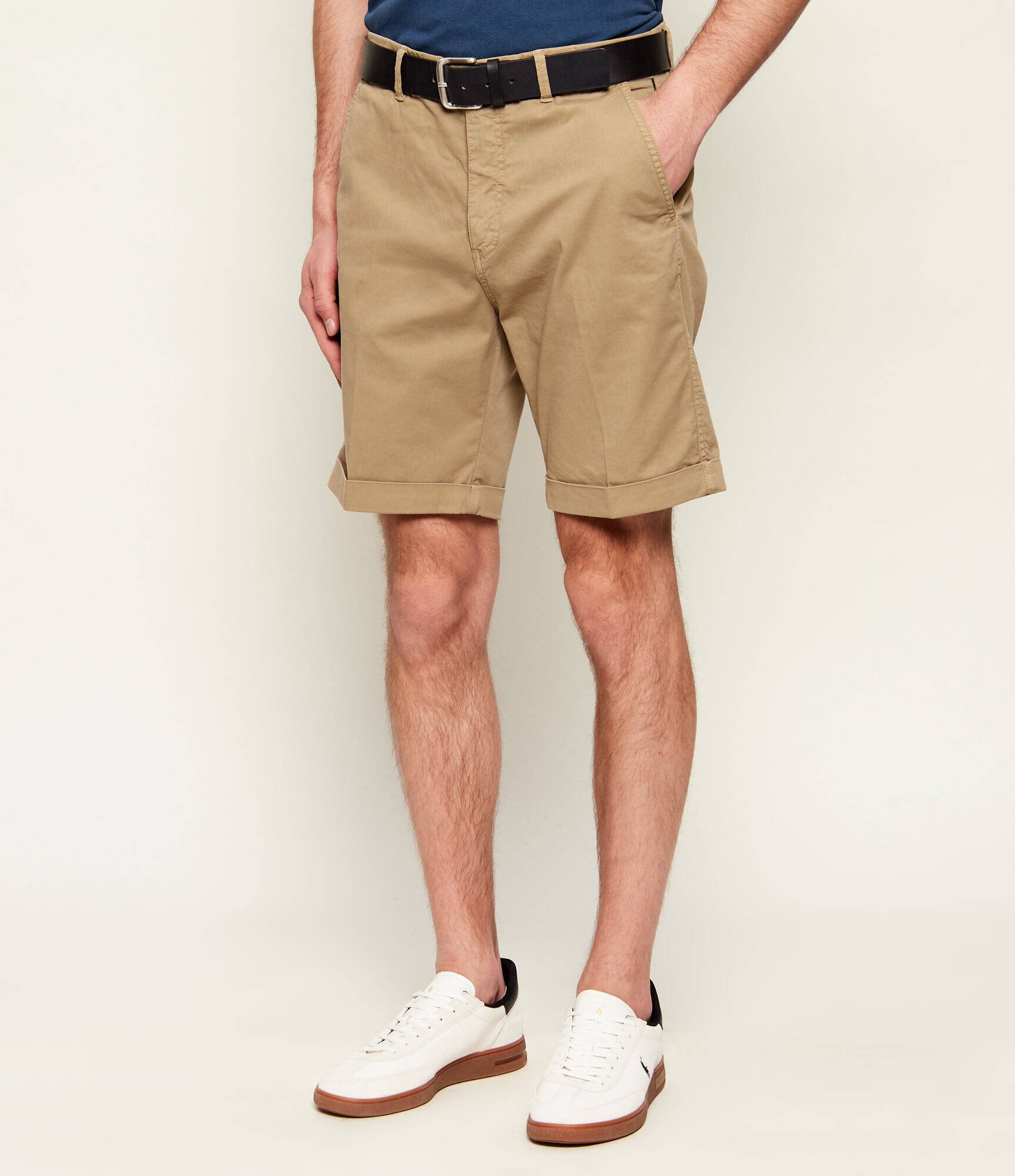 Aeronautica Militare Pantaloni scurți chino | regular fit