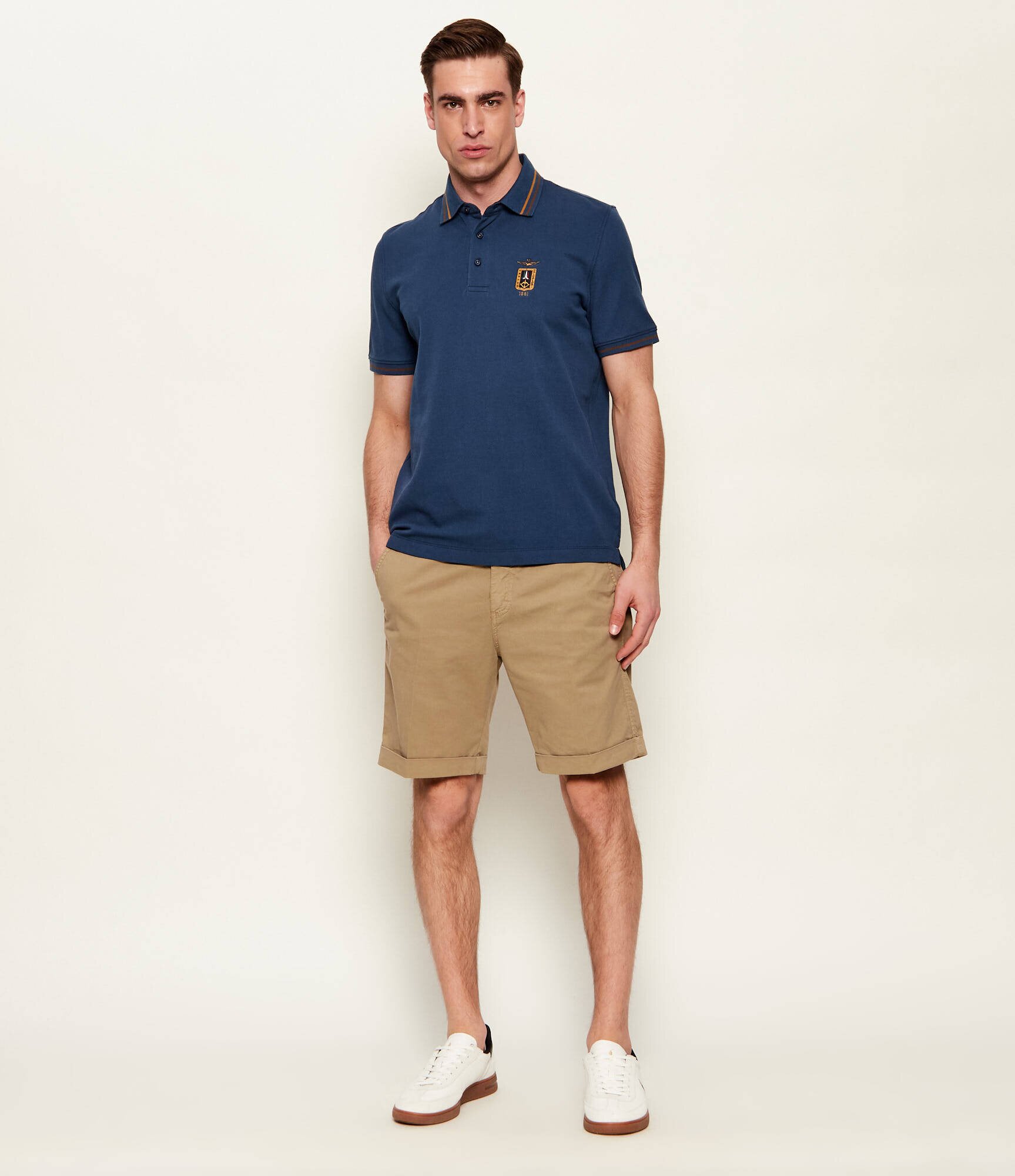 Aeronautica Militare Pantaloni scurți chino | regular fit