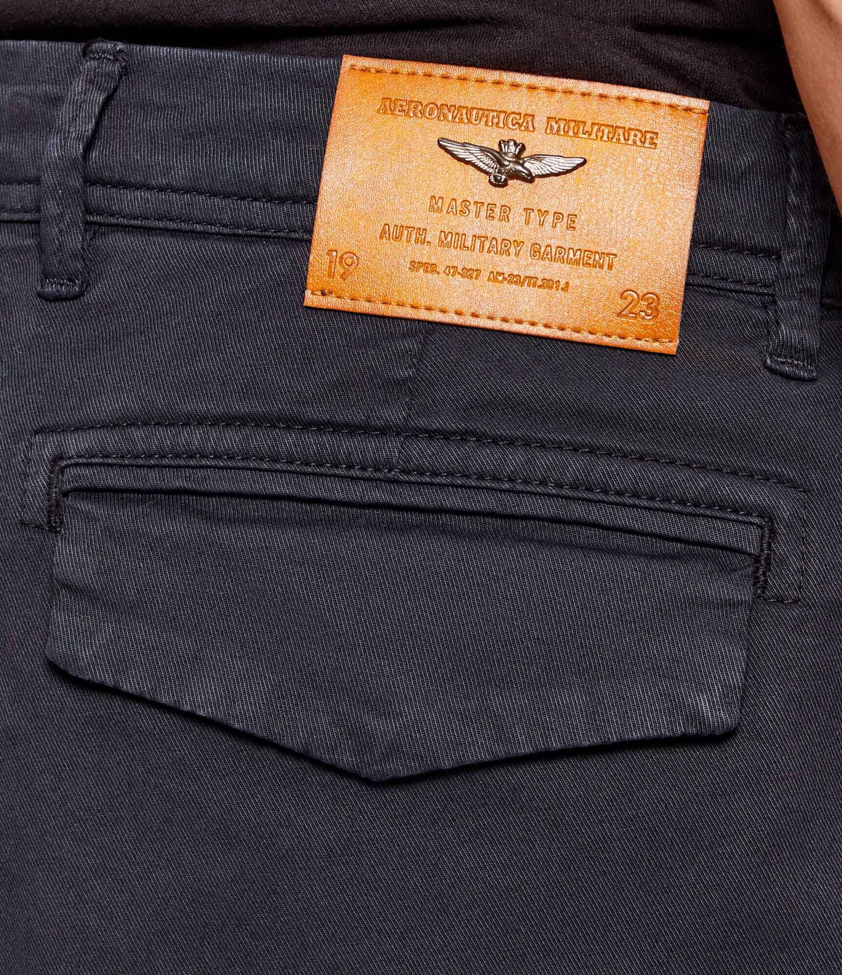 Aeronautica Militare Pantaloni scurți chino | regular fit